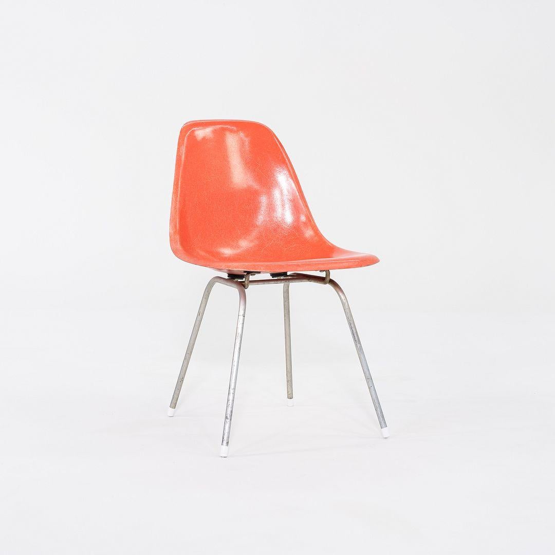 1958 Pair of Herman Miller Eames Fiberglass Dining Shell Chair w/ Chrome H Base Bon état - En vente à Philadelphia, PA