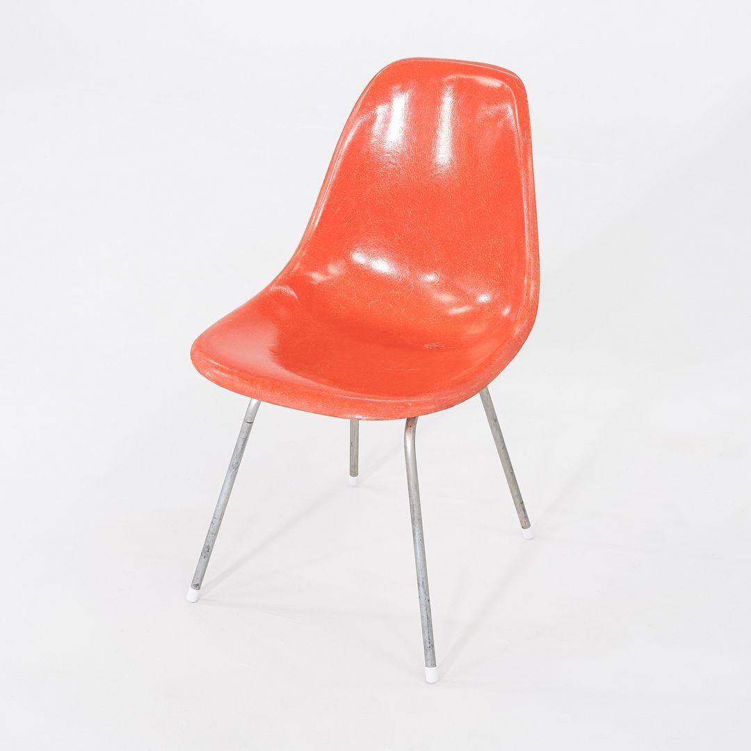 1958 Pair of Herman Miller Eames Fiberglass Dining Shell Chair w/ Chrome H Base en vente 1