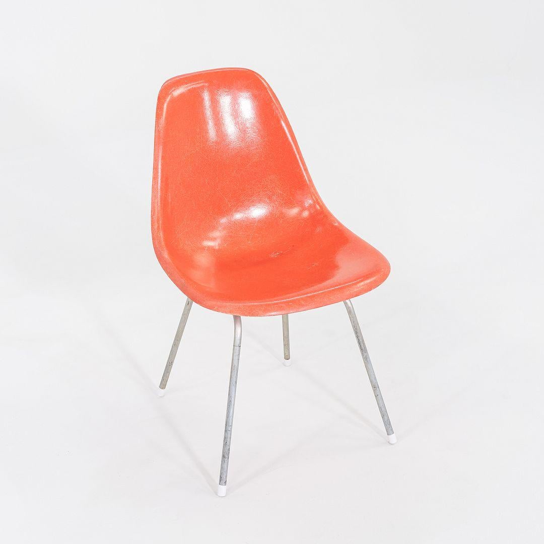 1958 Pair of Herman Miller Eames Fiberglass Dining Shell Chair w/ Chrome H Base en vente 2