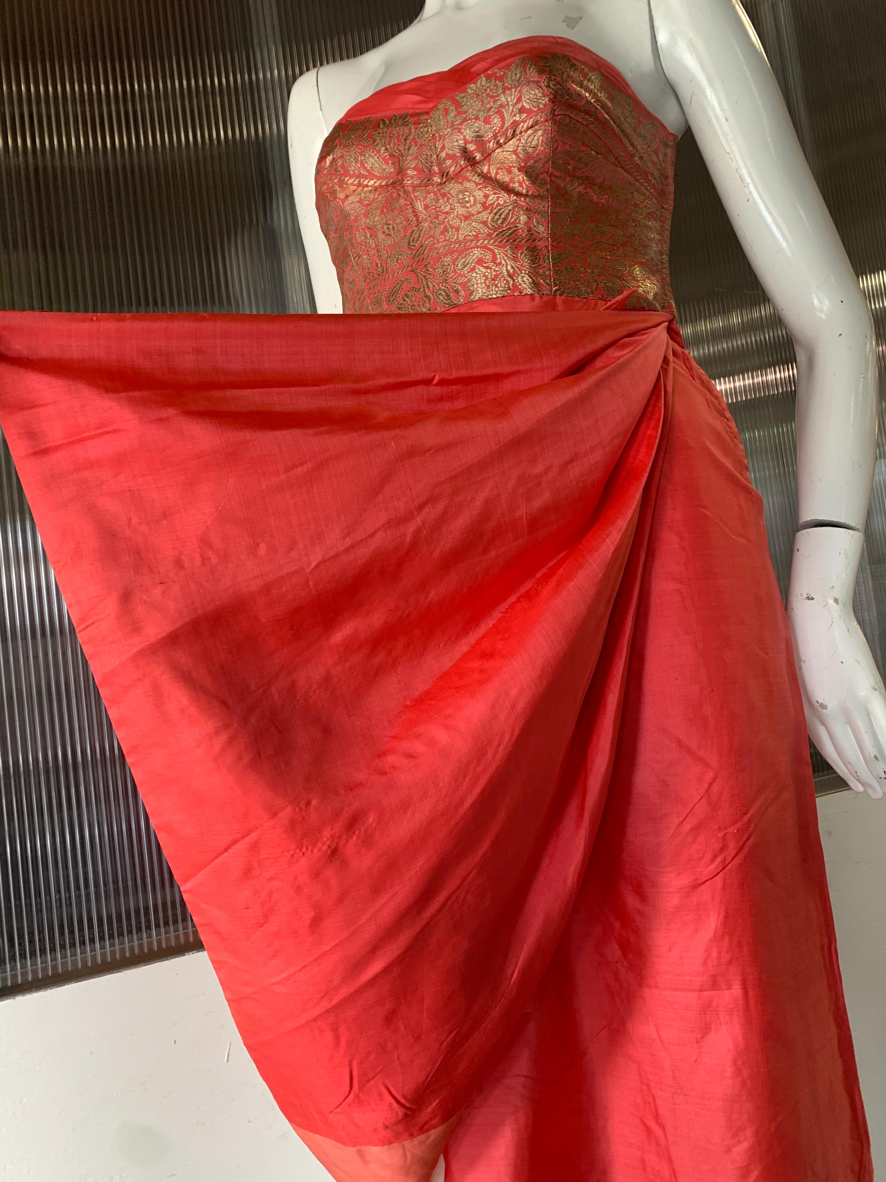 1958 Pauline Lake Coral Silk & Gold Lame Imported Fabric Strapless Sarong  In Excellent Condition For Sale In Gresham, OR