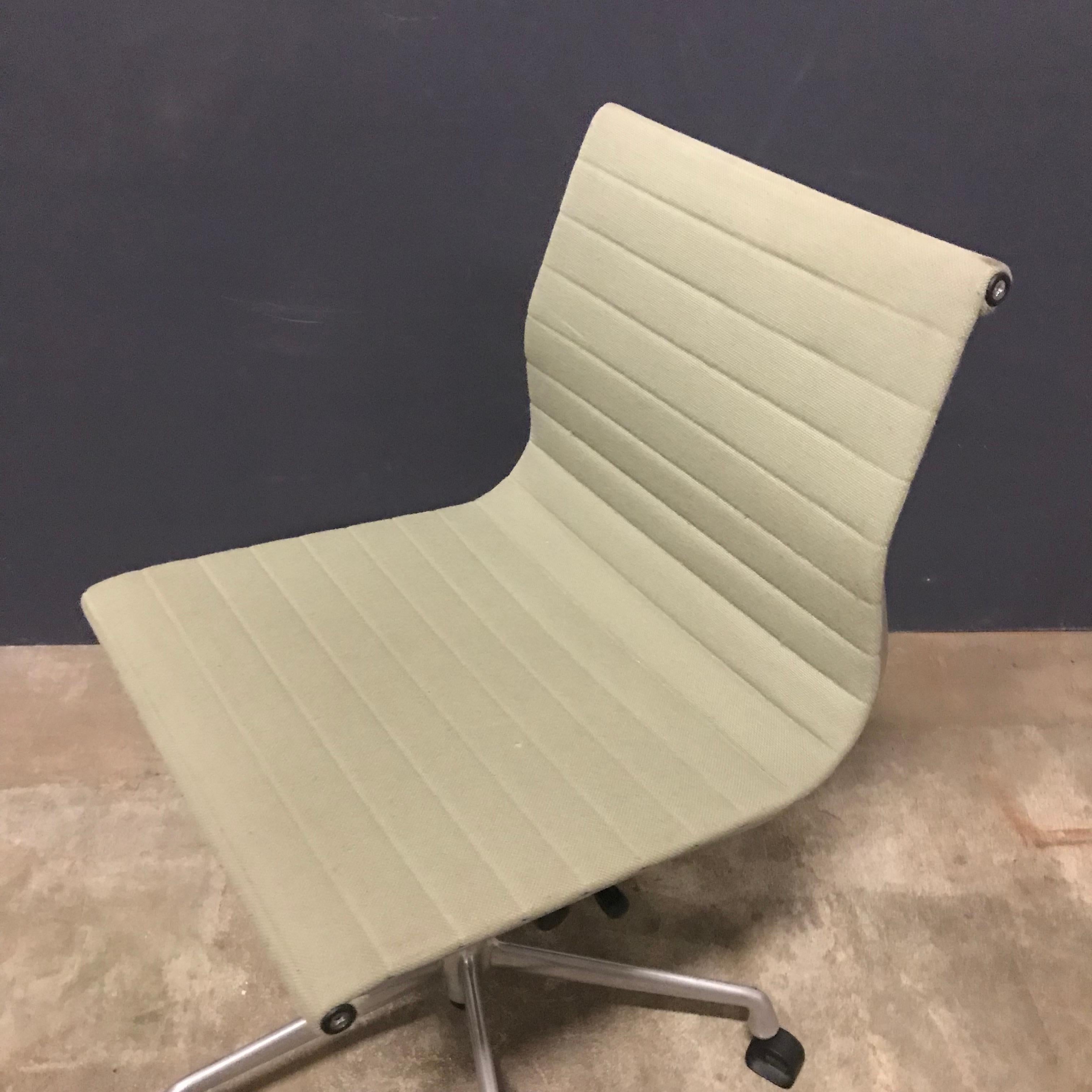 Aluminum 1958 Ray and Charles Eames, Fabric, Adjust, Tilt 2 Office Chair 4 Wheels No Arms For Sale