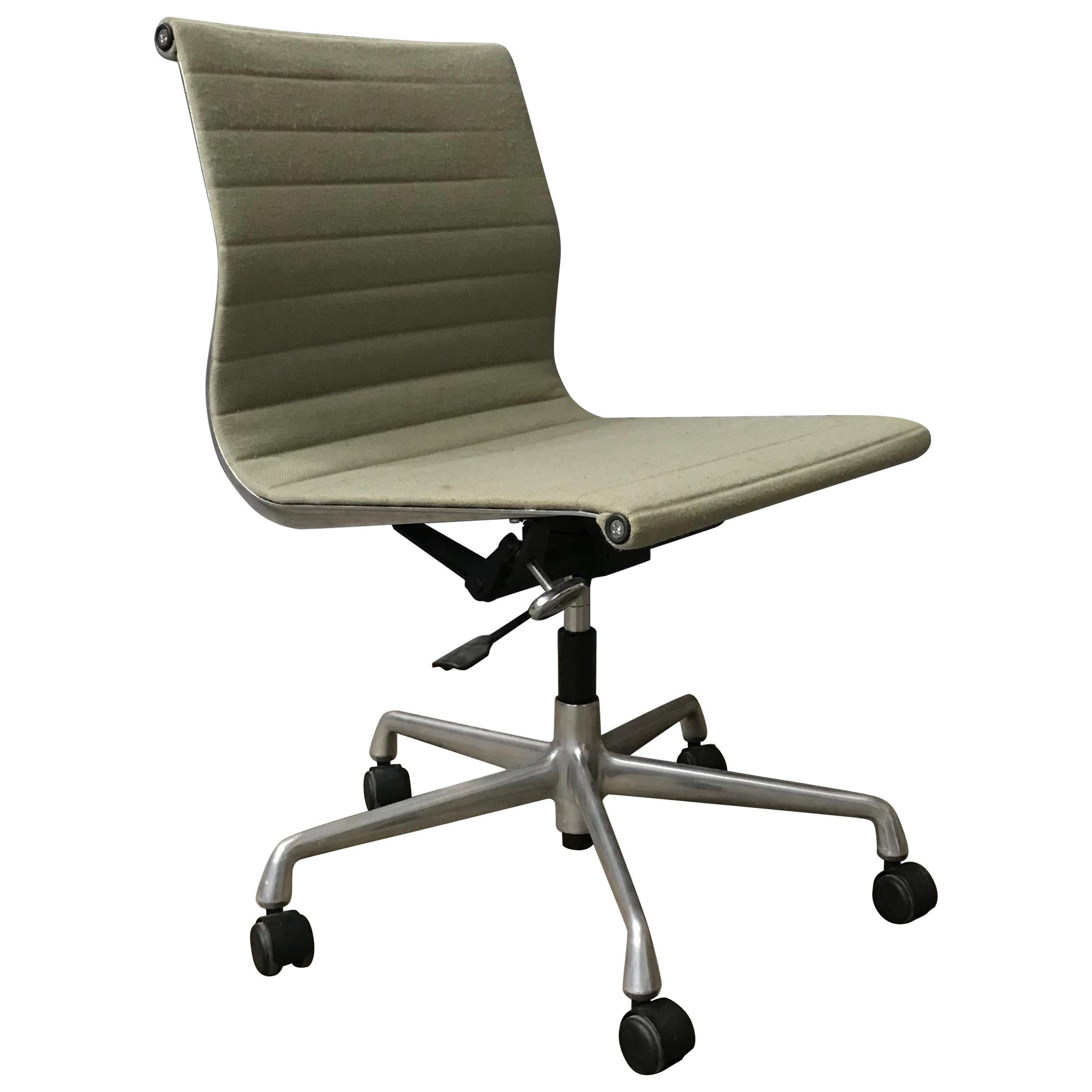 1958 Ray and Charles Eames, Fabric, Adjust, Tilt, Office Chair 4 Wheels No Arms