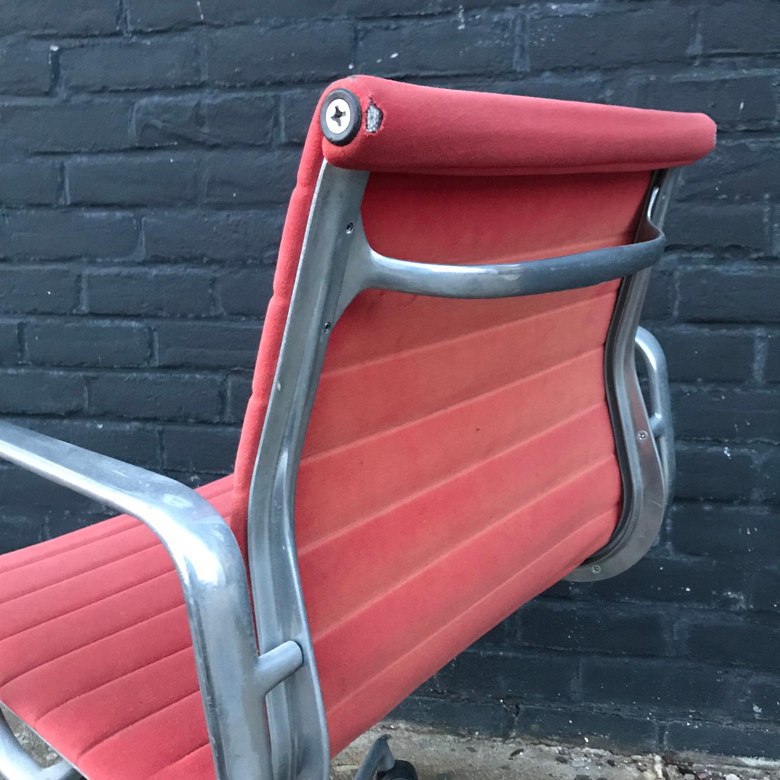 1958, Ray and Charles Eames Red Adjustable Tilt Office Chair with Five Wheels For Sale 5