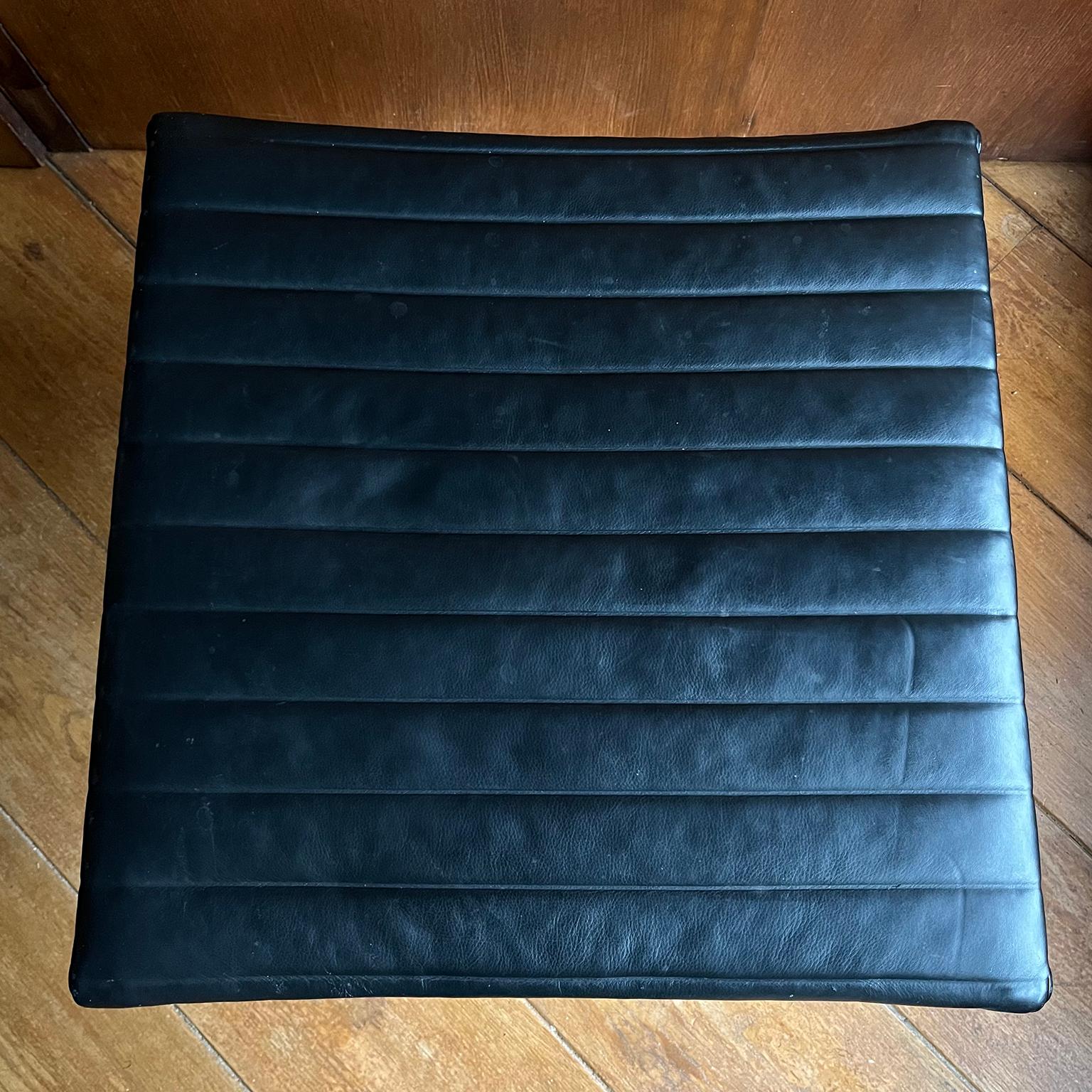1958, Ray & Charles Eames for Herman Miller, Lounge Chair EA 124 + EA 125 For Sale 6
