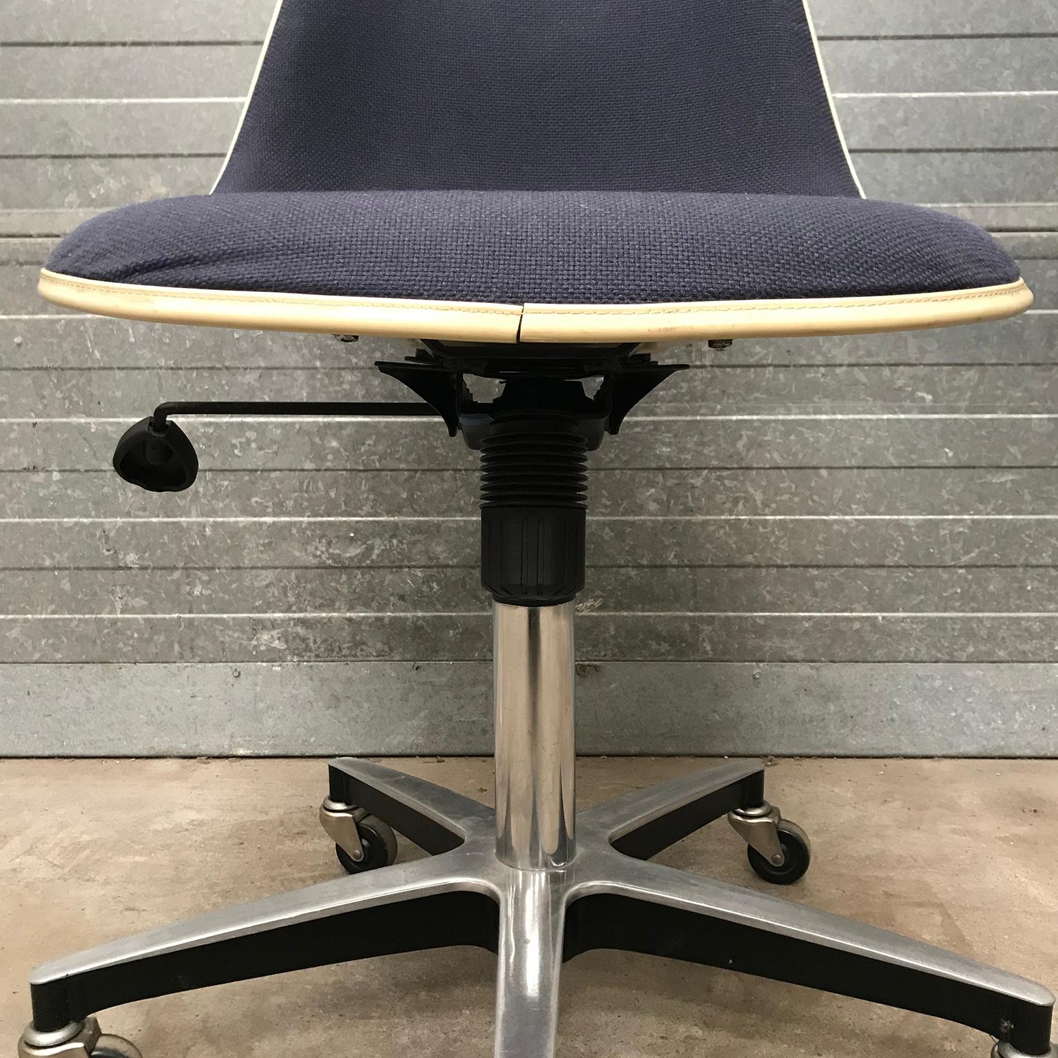 1958, Ray & Charles Eames, Herman Miller, PSCC Fiberglass Office Desk Chair For Sale 1