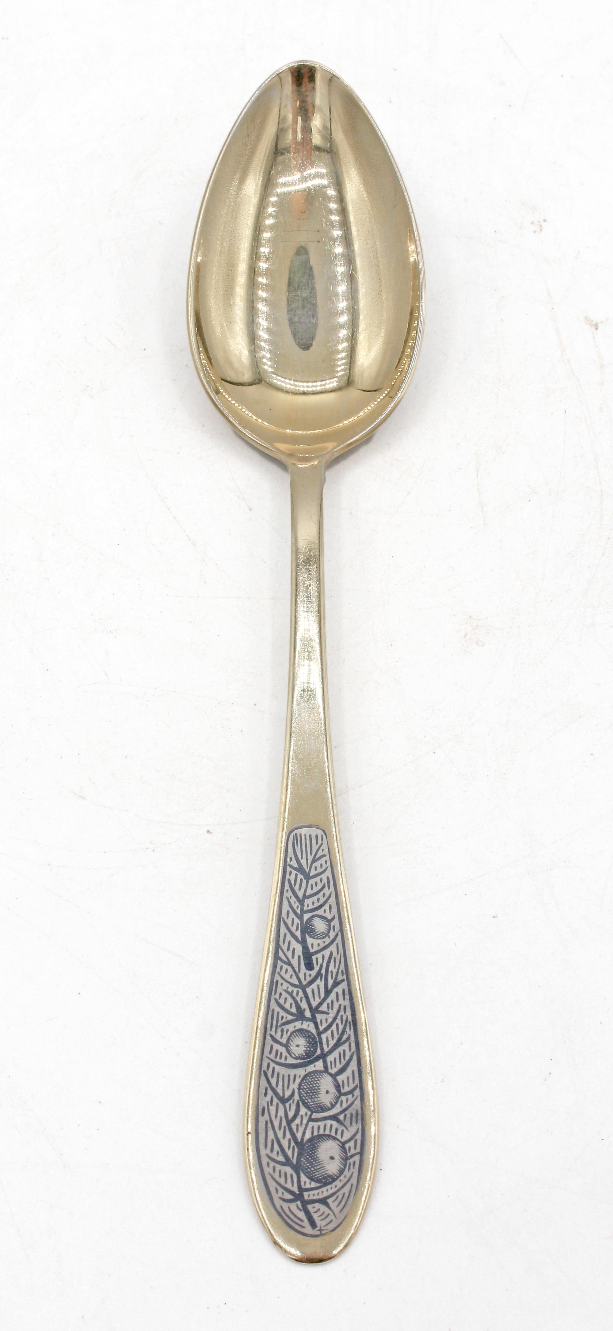 1958 Juego ruso de 6 cucharas de plata dorada Niello Art Nouveau en venta