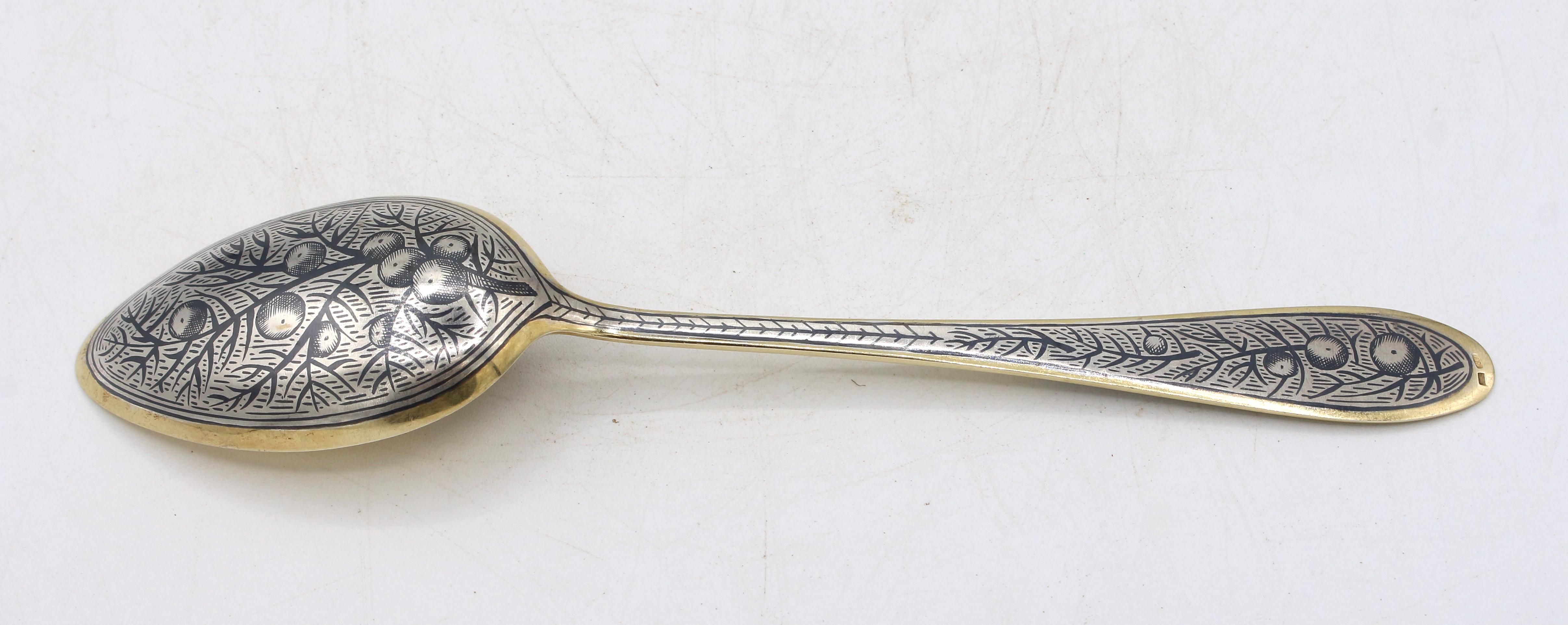 1958 Juego ruso de 6 cucharas de plata dorada Niello Dorado en venta