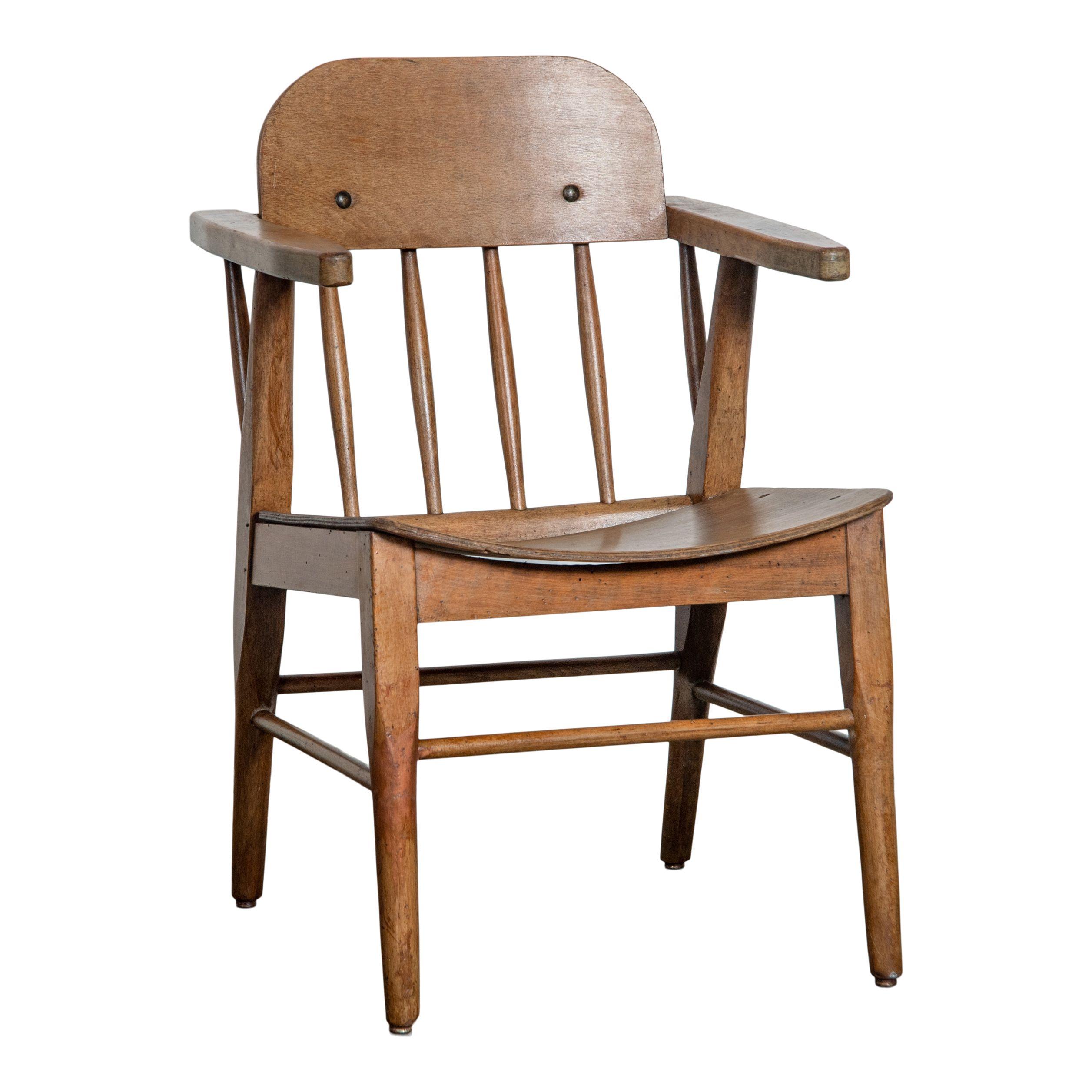Das perfekte Set aus einzigartigen, modernen Holz-Esssesseln aus der Mitte des Jahrhunderts, hergestellt 1958 in Skandinavien. Die Form und die Details dieser Stühle sind von klassischer und zeitloser Eleganz. Perfekt im Trend und eine warme