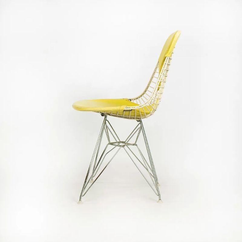 1958 Set of 4 Herman Miller Eames DKR-2 Wire Bikini Chairs in Yellow Naugahyde (Jeu de 4 chaises en fil de fer Herman Miller DKR-2 en fil de fer Naugahyde) en vente 1