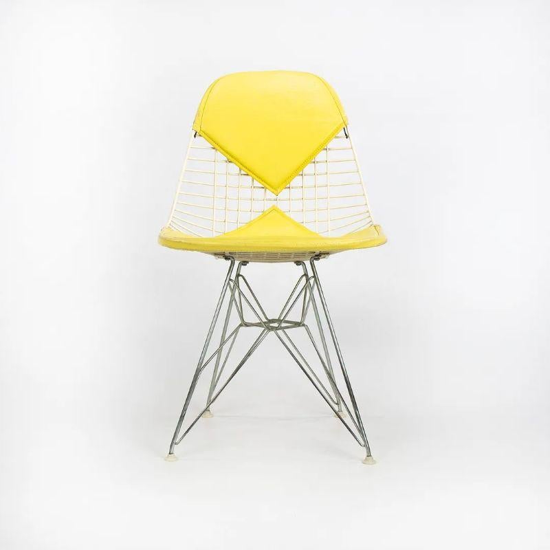 1958 Set of 4 Herman Miller Eames DKR-2 Wire Bikini Chairs in Yellow Naugahyde (Jeu de 4 chaises en fil de fer Herman Miller DKR-2 en fil de fer Naugahyde) en vente 3