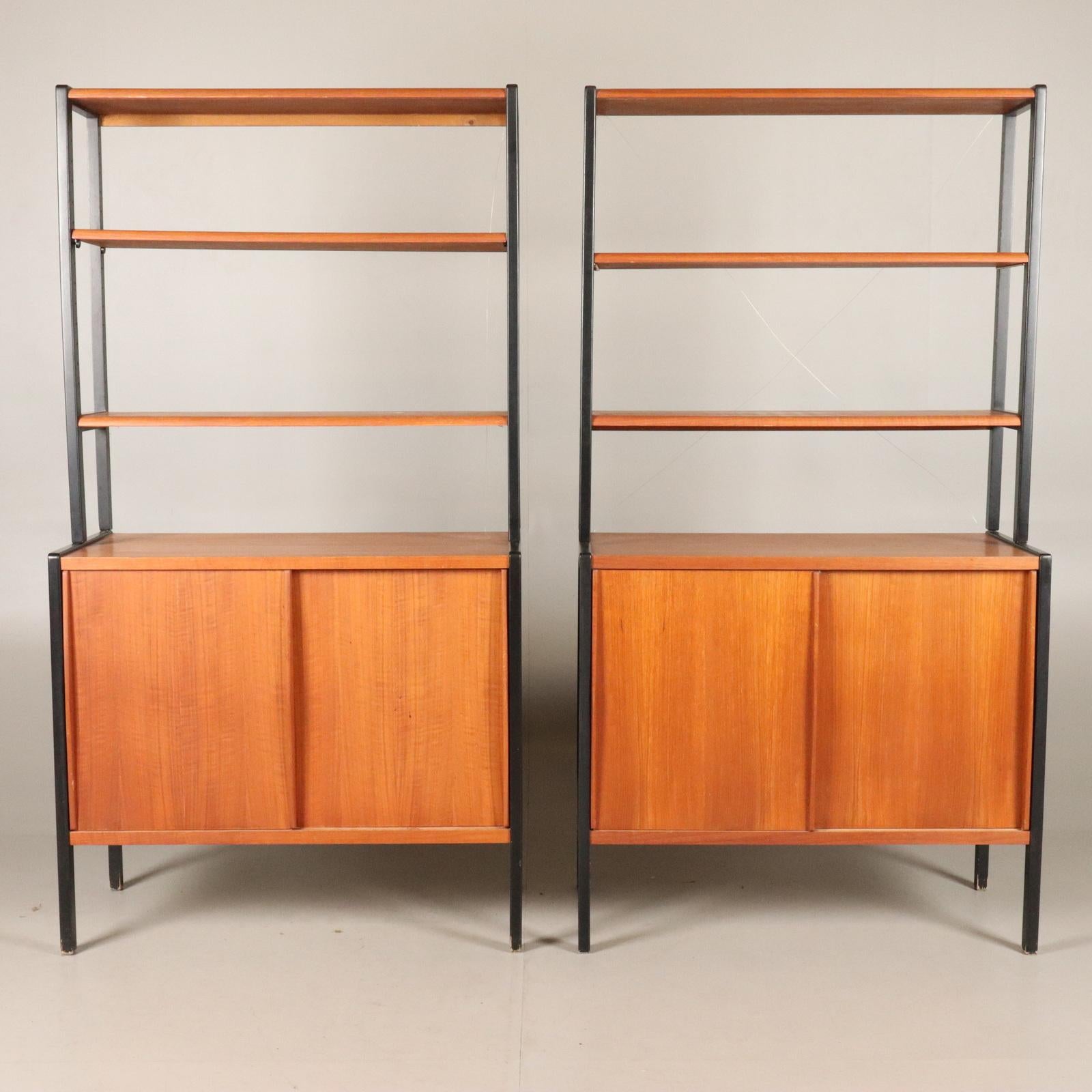 Beautiful and elegant teak bookcase cabinet, designed by Bertil Fridhagen for Bodafors, Sweden, 1958.

The body is made of teak with black lacquered sides. The lower part of the cabinet has two sliding doors, and inside the original shelf with the