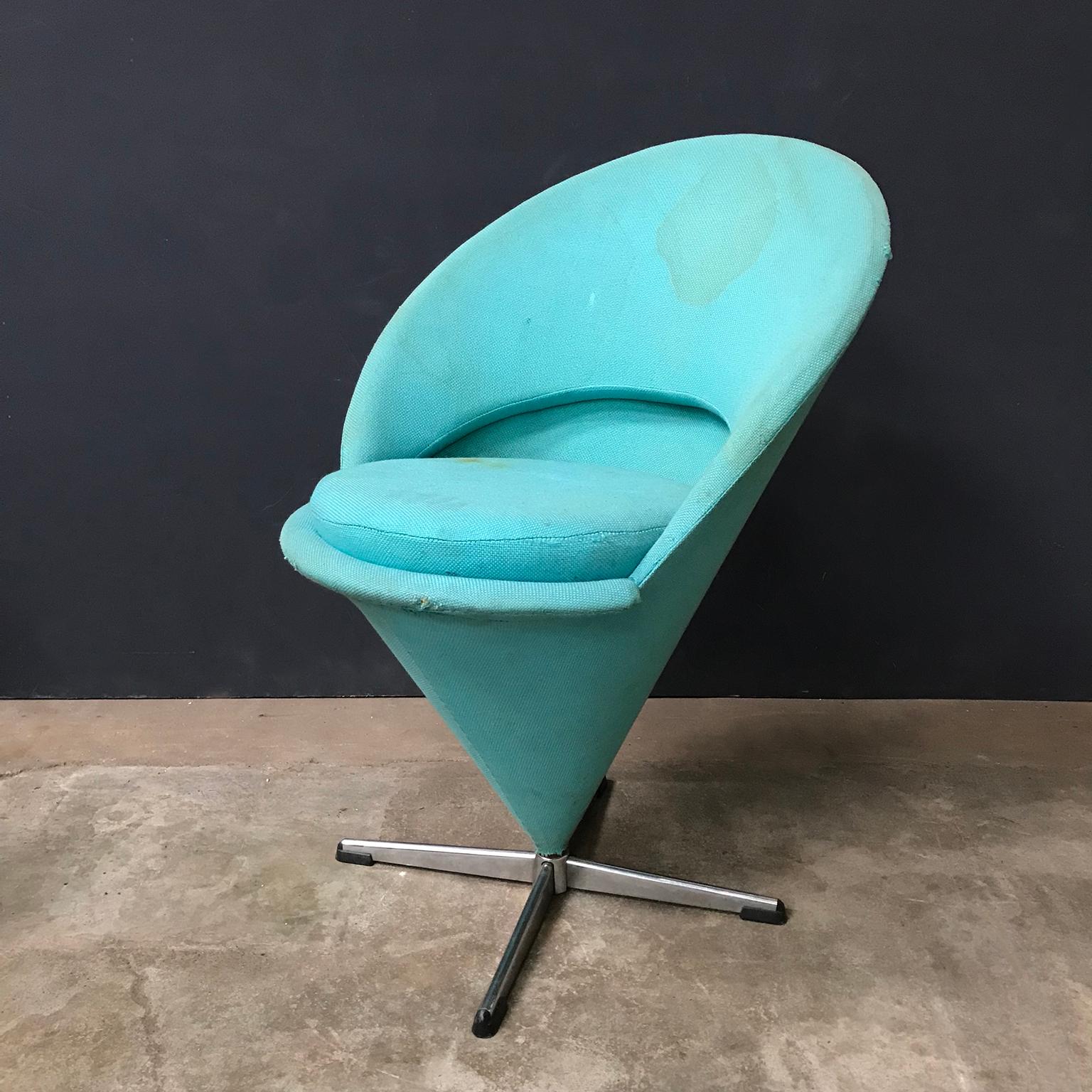 Cone chair in turquoise original upholstery. Iconic chair, comfortable as side chair or dining chair. The chair shows traces of wear, like stains and changes of colour of the upholstery. Also (tiny) damages of the fabric as pictures #5, #6, #8, #10