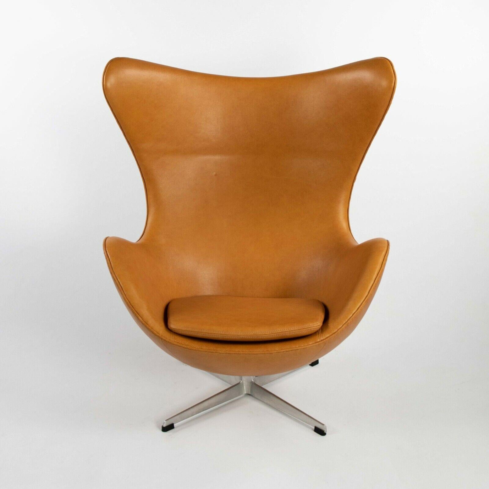 Aluminum 1959 Arne Jacobsen for Fritz Hansen Egg Chair & Ottoman in Tan / Cognac Leather For Sale