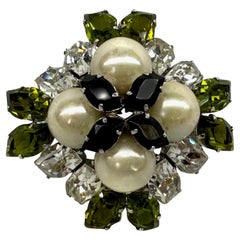 Broche Costume Christian Dior de 1959 en fausse perle et cristal vert