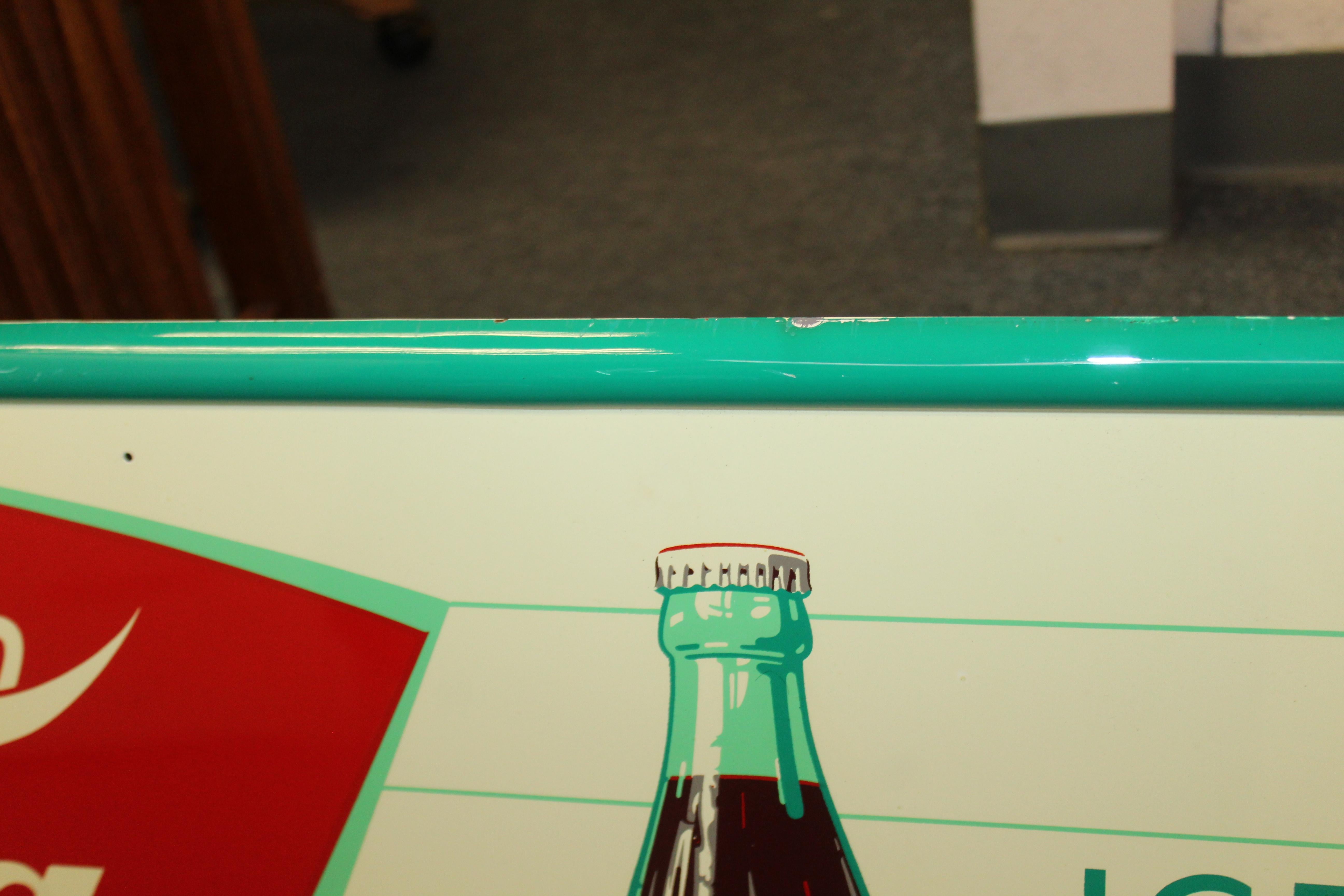 Panneau métallique « Sign of Good Taste » de Coca-Cola de 1959 en vente 1