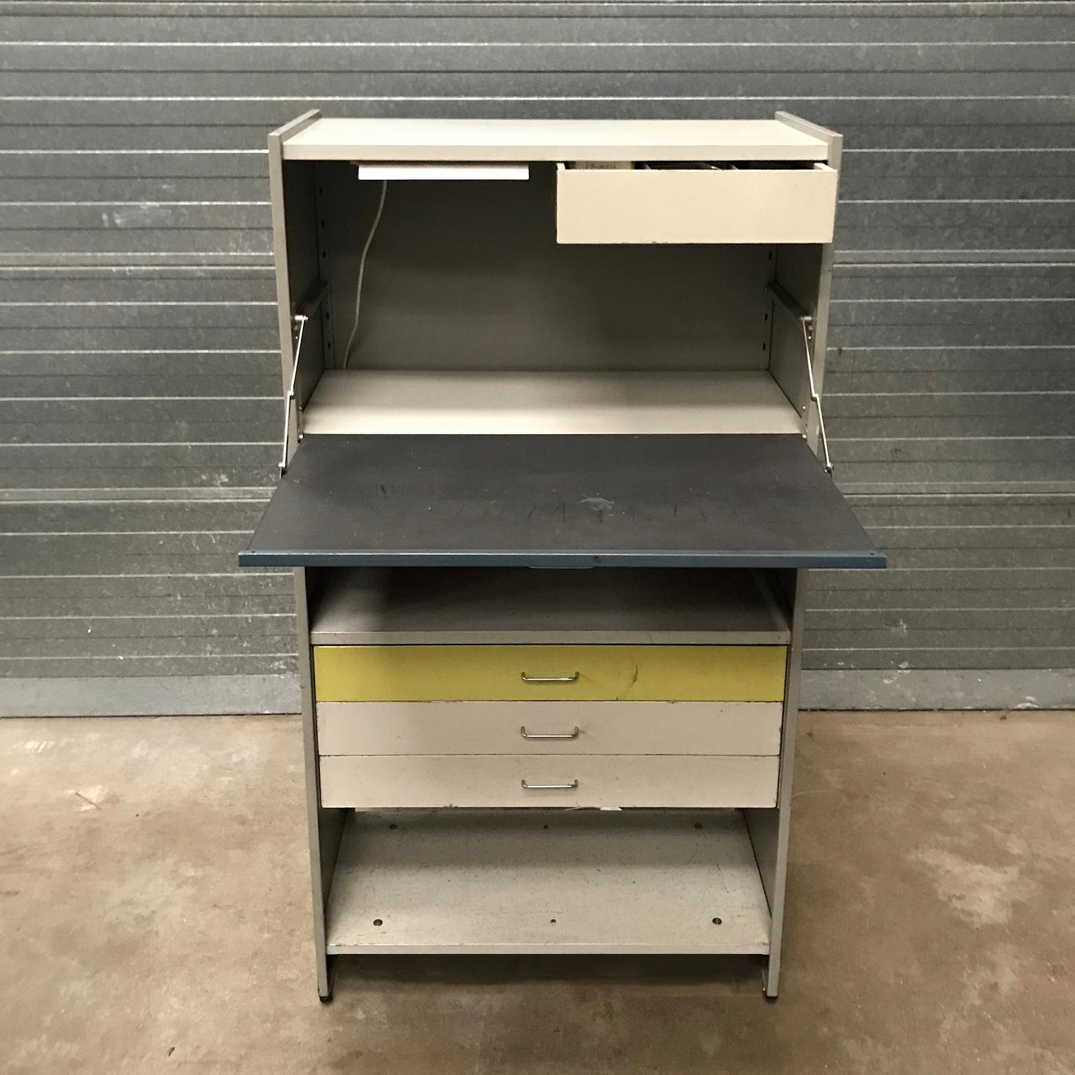 1959, Cordemeyer, Gispen, Desk Storage Cabinet 5600 with Folding Desktop In Good Condition For Sale In Amsterdam IJMuiden, NL