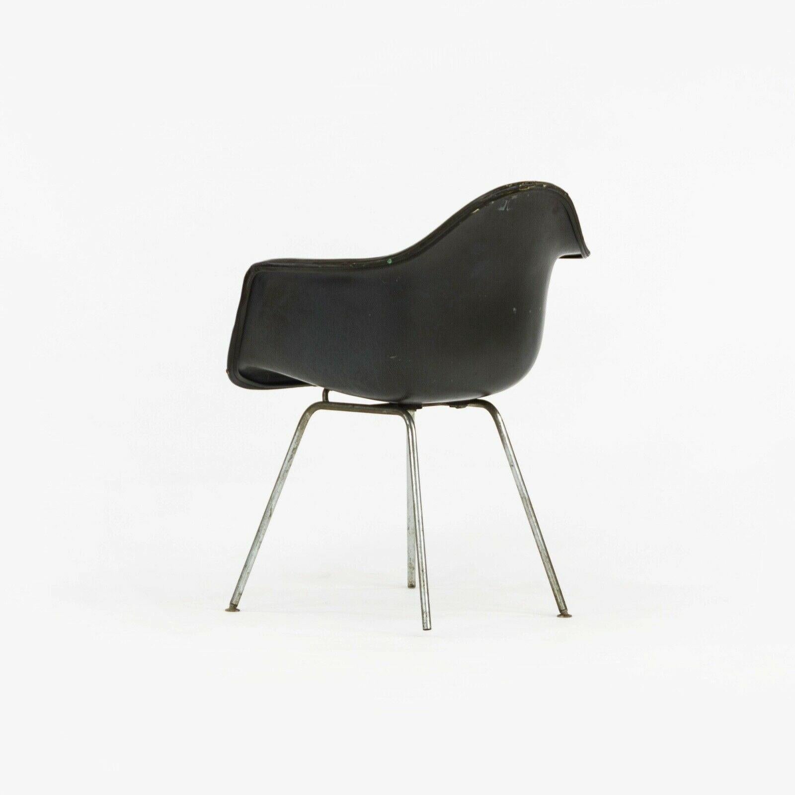 Mid-20th Century 1959 Herman Miller Eames DAX Fiberglass Arm Shell Chair with Green Removable Pad For Sale