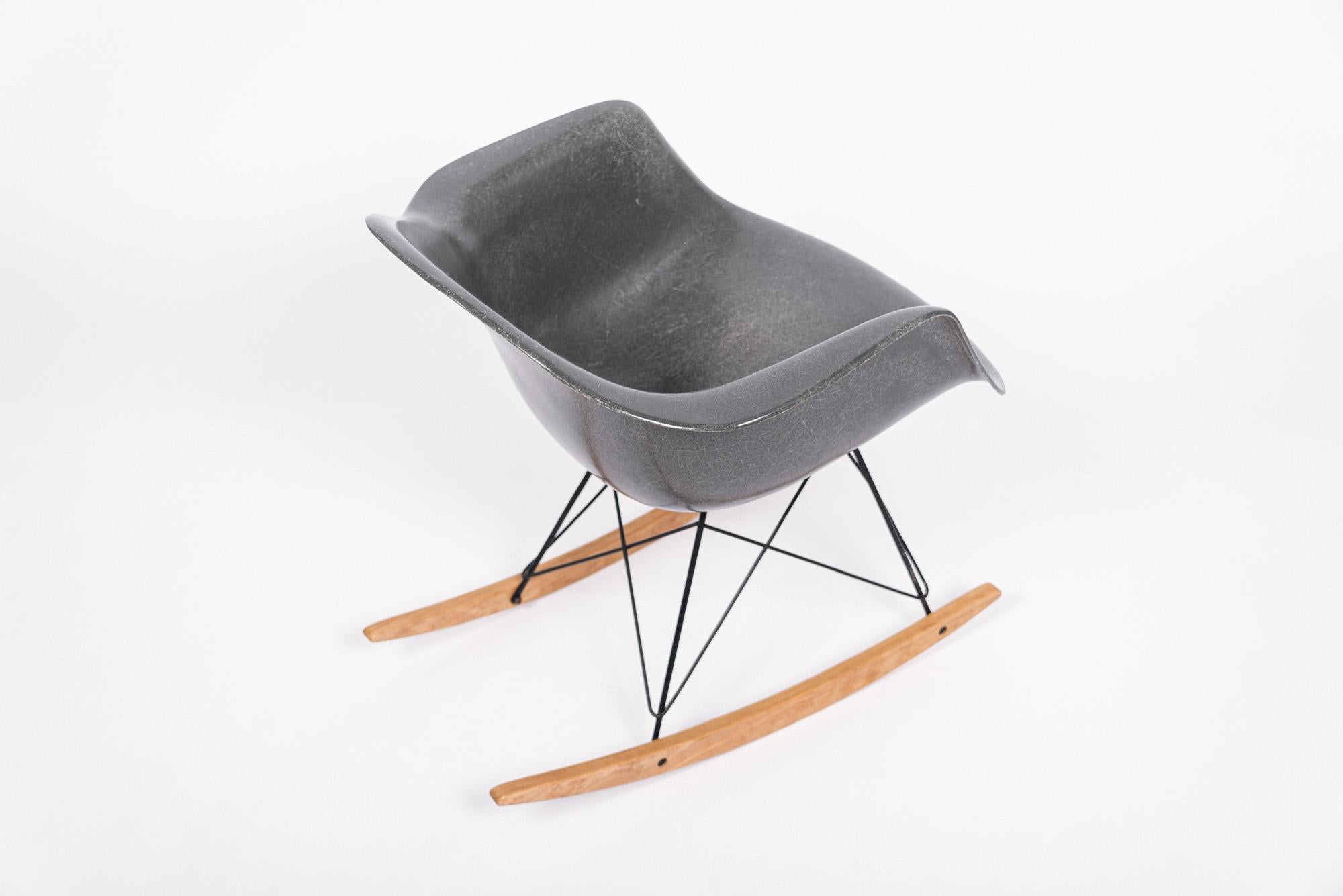 20th Century 1959 Mid Century RAR Gray Rocking Chair by Eames for Herman Miller For Sale