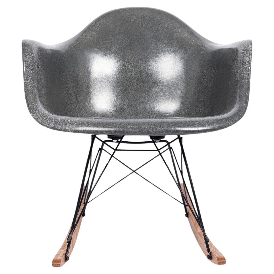 1959 Silla mecedora Mid Century RAR Gris de Eames para Herman Miller en venta