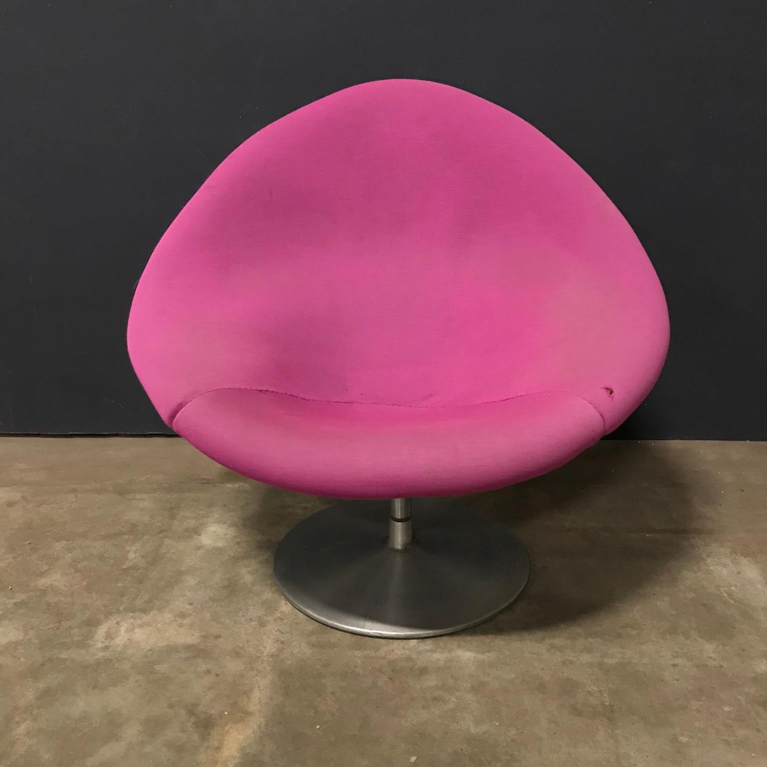 1959, Pierre Paulin for Artifort, Early Globe Chair in Pink Fabric For Sale 3