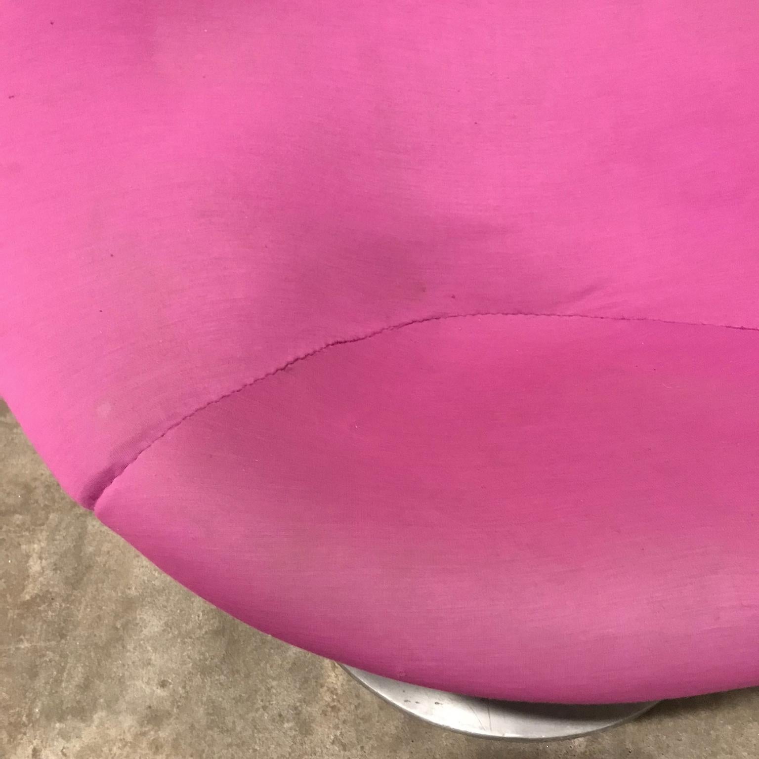 1959, Pierre Paulin for Artifort, Early Globe Chair in Pink Fabric For Sale 5