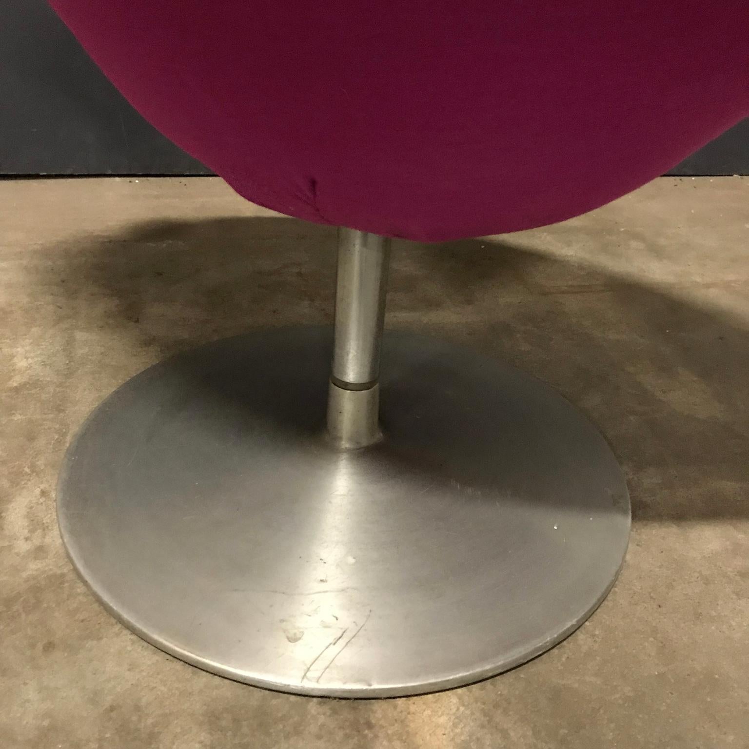 1959, Pierre Paulin for Artifort, Early Globe Chair in Pink Fabric For Sale 10