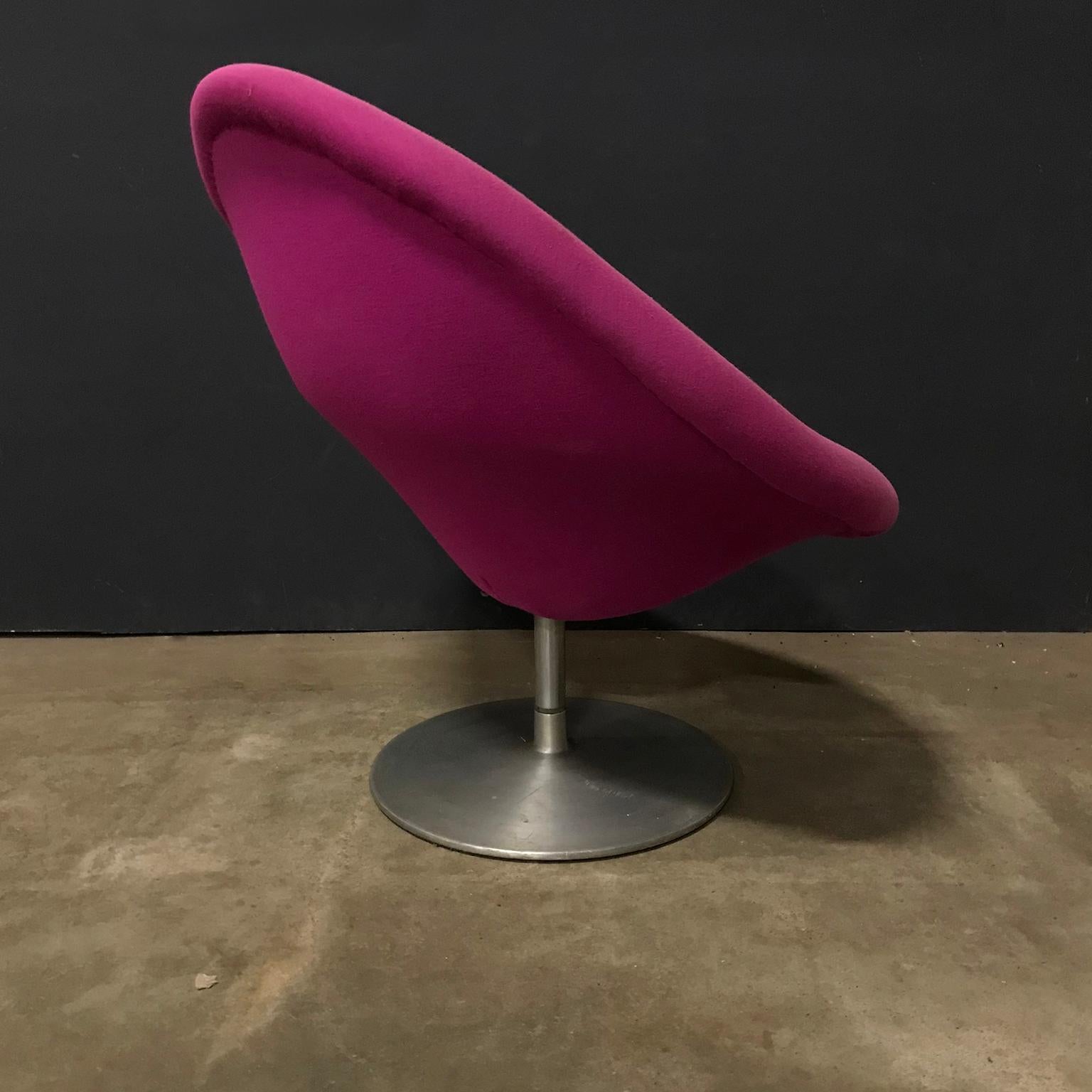 1959, Pierre Paulin for Artifort, Early Globe Chair in Pink Fabric In Fair Condition For Sale In Amsterdam IJMuiden, NL