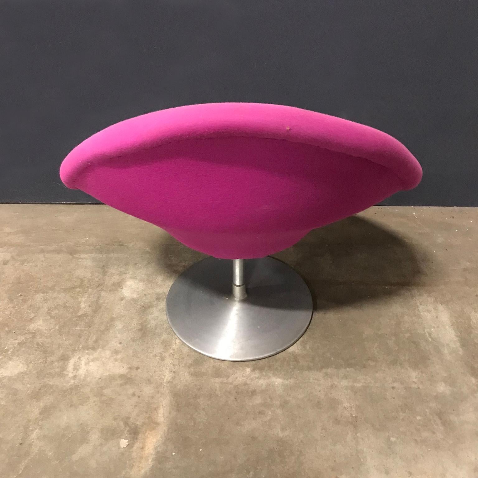 Metal 1959, Pierre Paulin for Artifort, Early Globe Chair in Pink Fabric For Sale