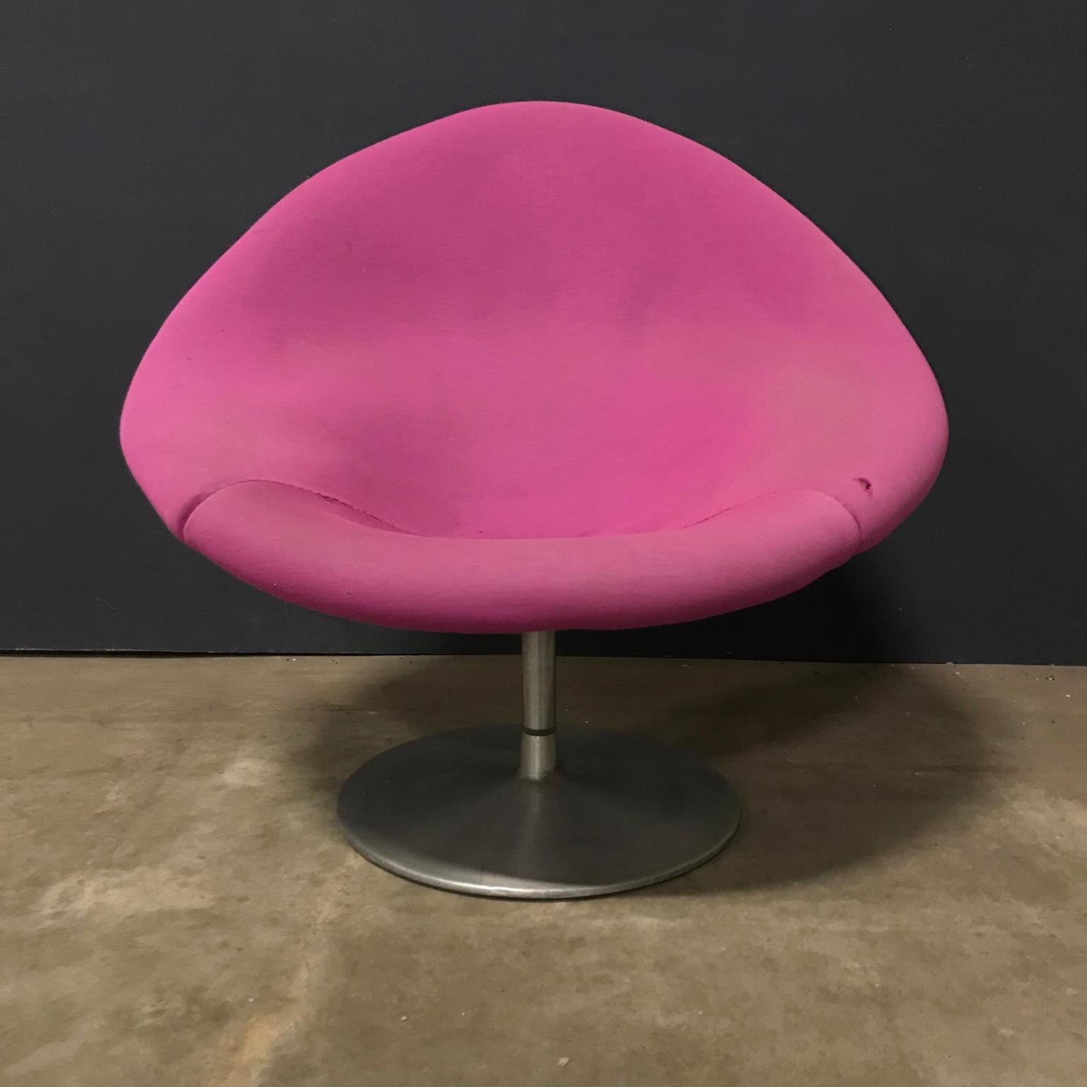 1959, Pierre Paulin for Artifort, Early Globe Chair in Pink Fabric For Sale 2