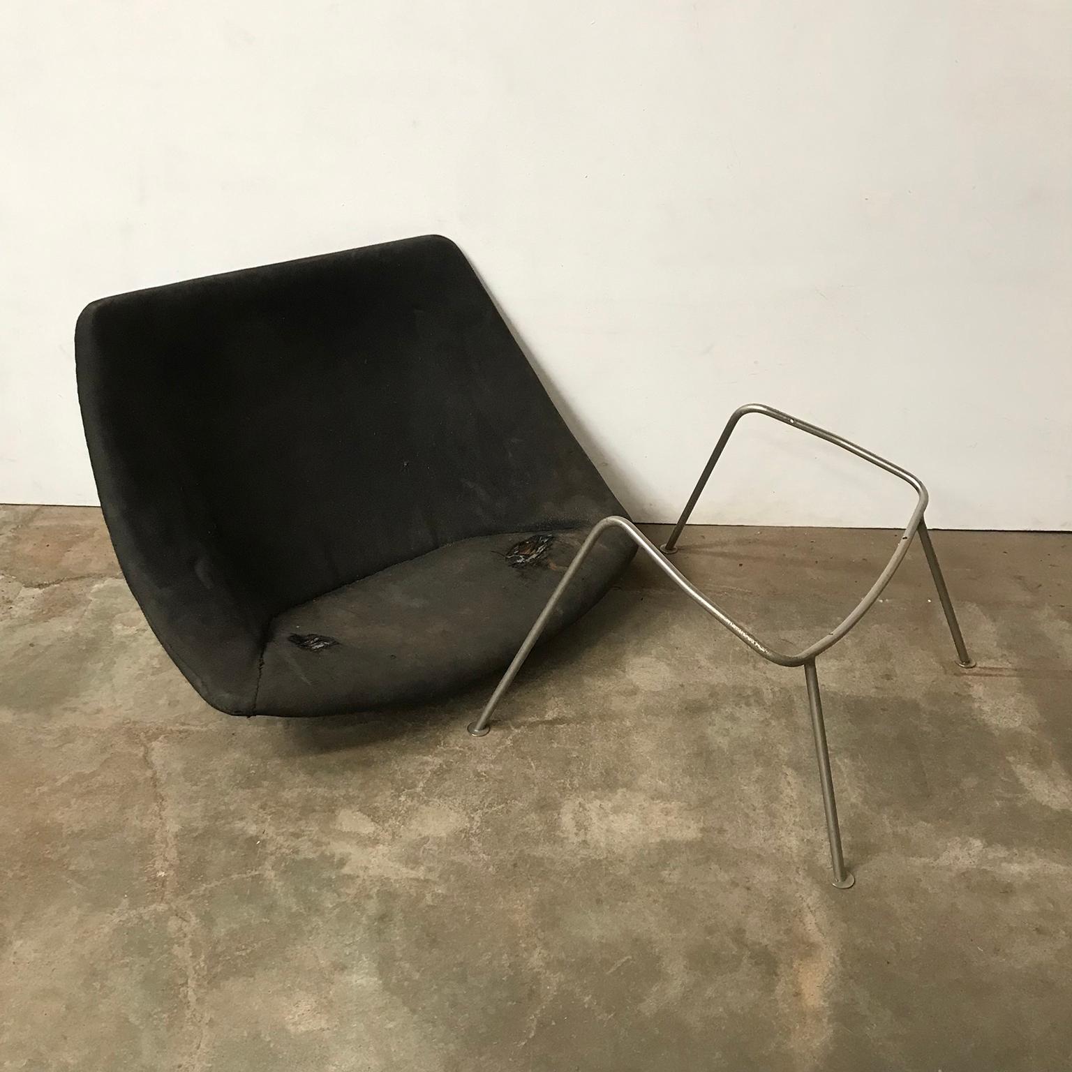 1959, Pierre Paulin, Large Early Oyster Easy Chair F157 in Original Black Fabric 1