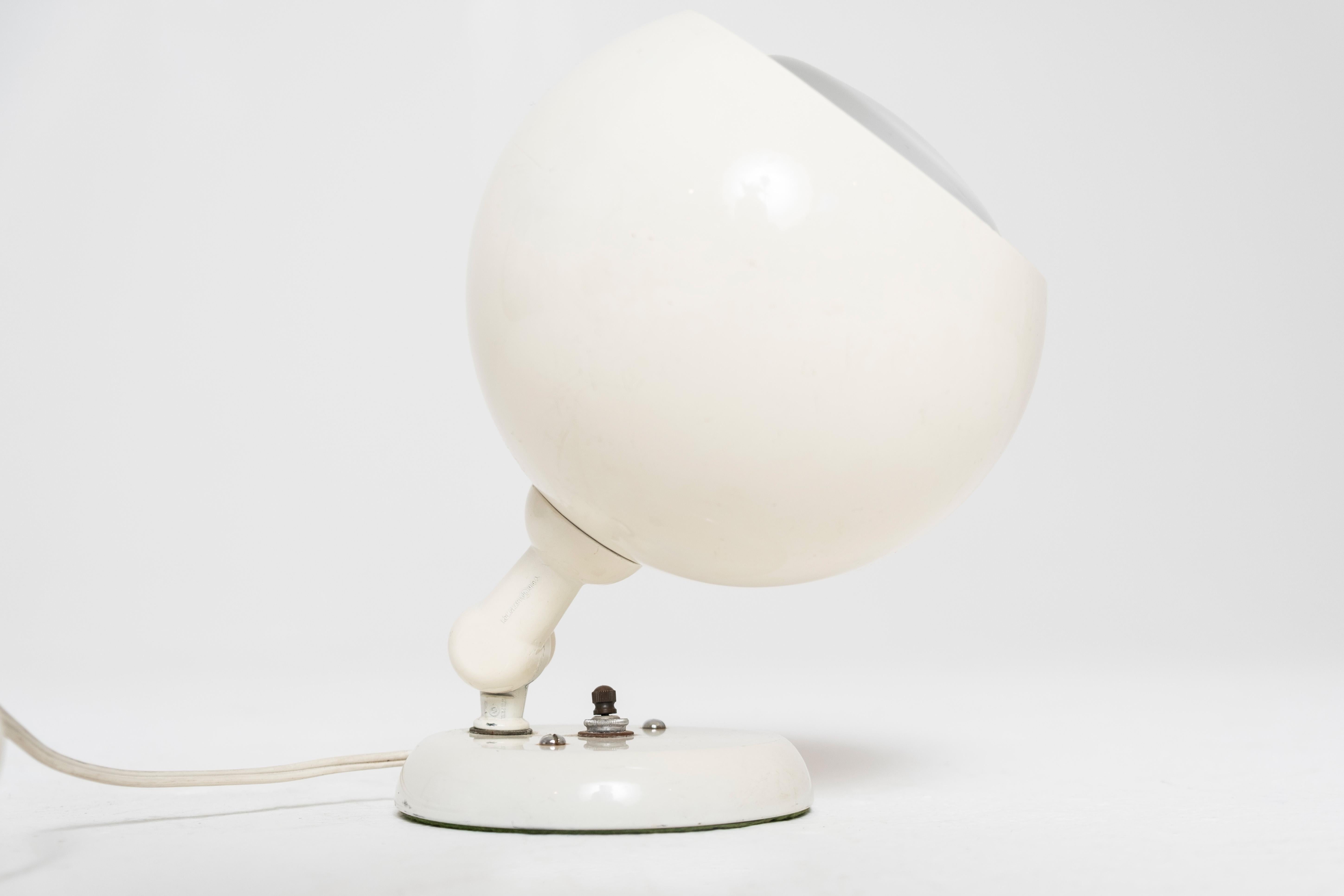 20th Century 1959 Remkraft White Orb Table Lamp with Adjustable Swivel Base, USA For Sale