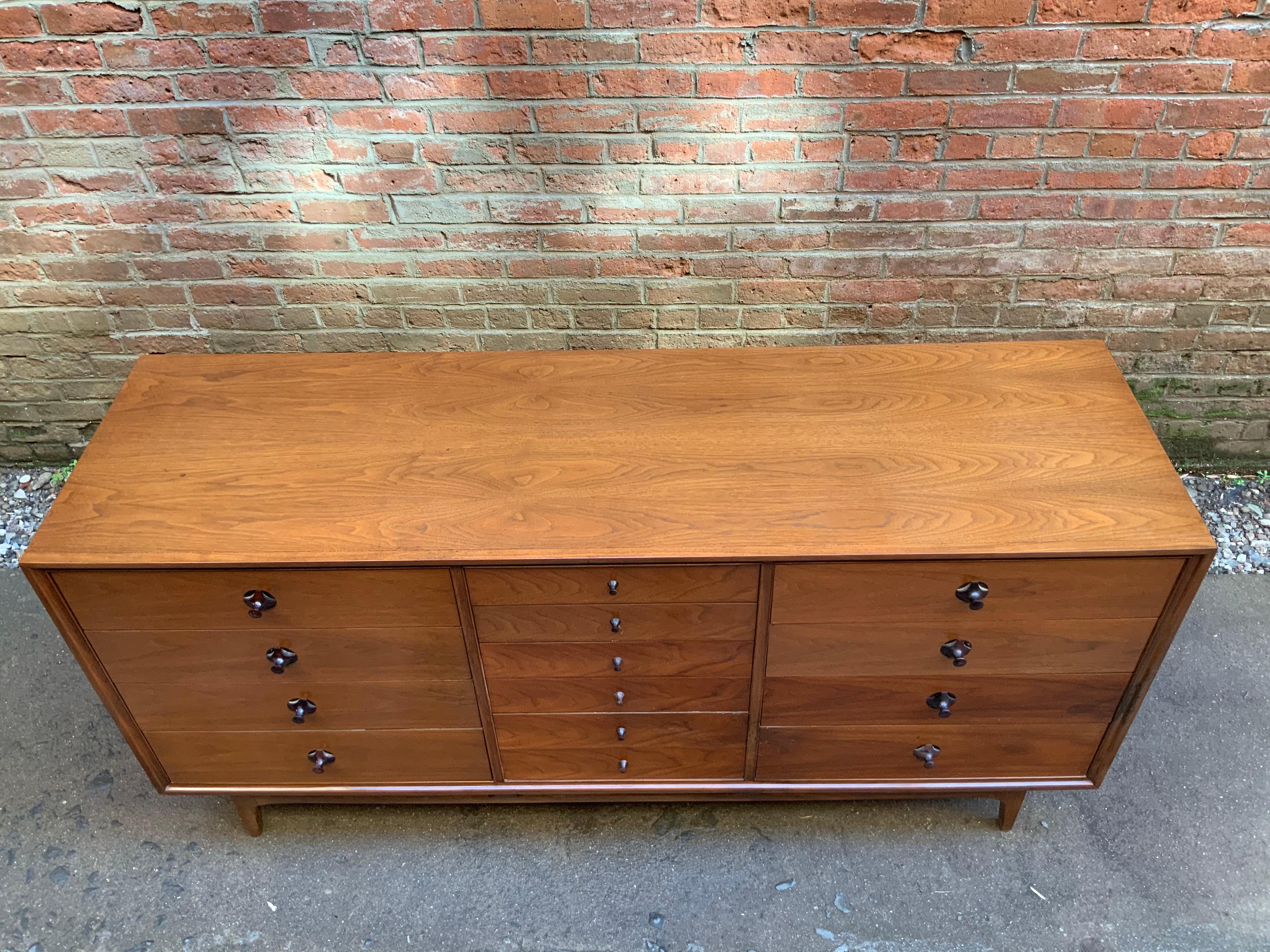 Mid-Century Modern 1959 Thomasville Motif 12-Drawer Walnut and Rosewood Dresser