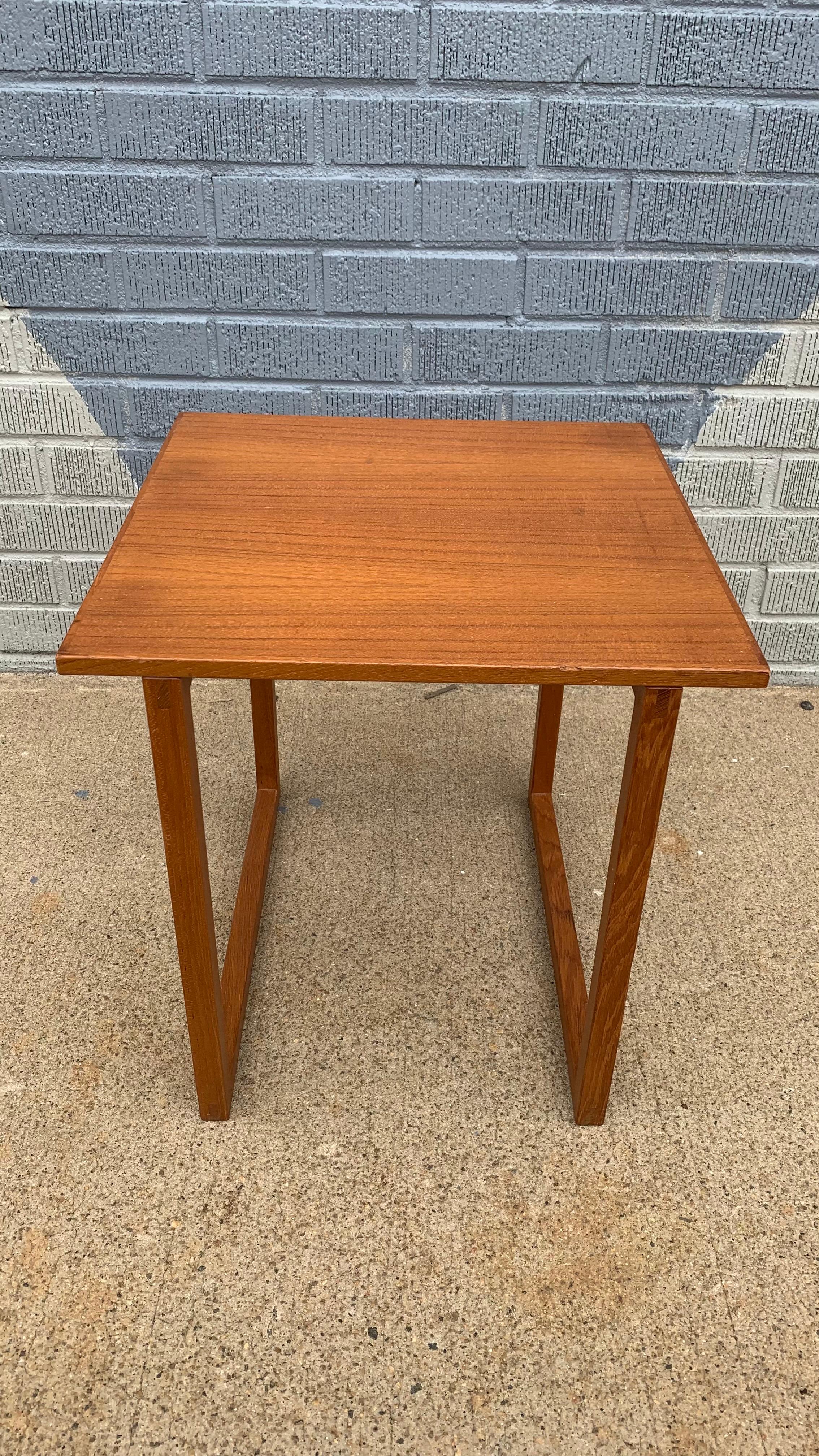 Milieu du XXe siècle 1959 Table à casse-croûte en teck vintage en vente