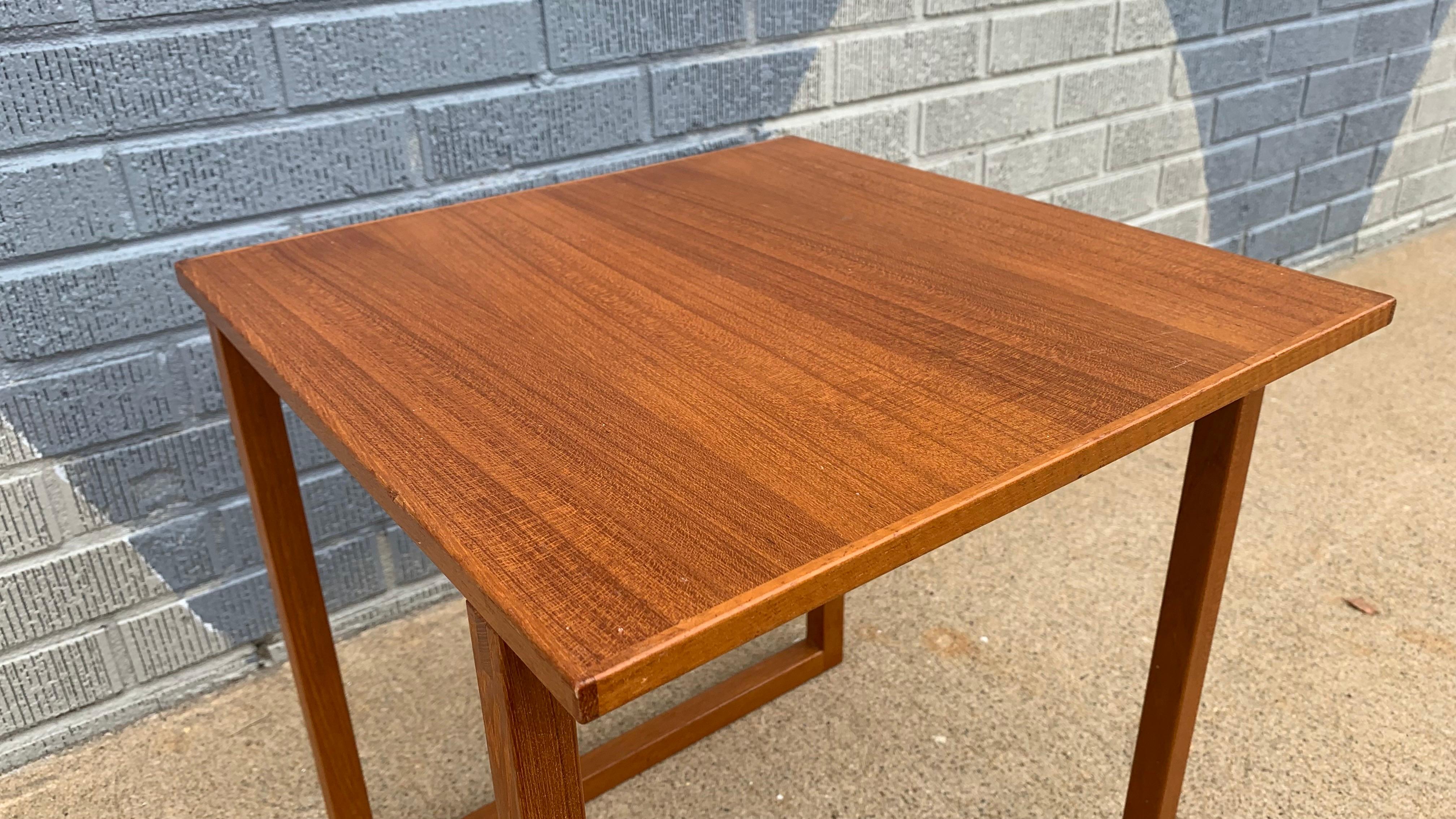 Teck 1959 Table à casse-croûte en teck vintage en vente