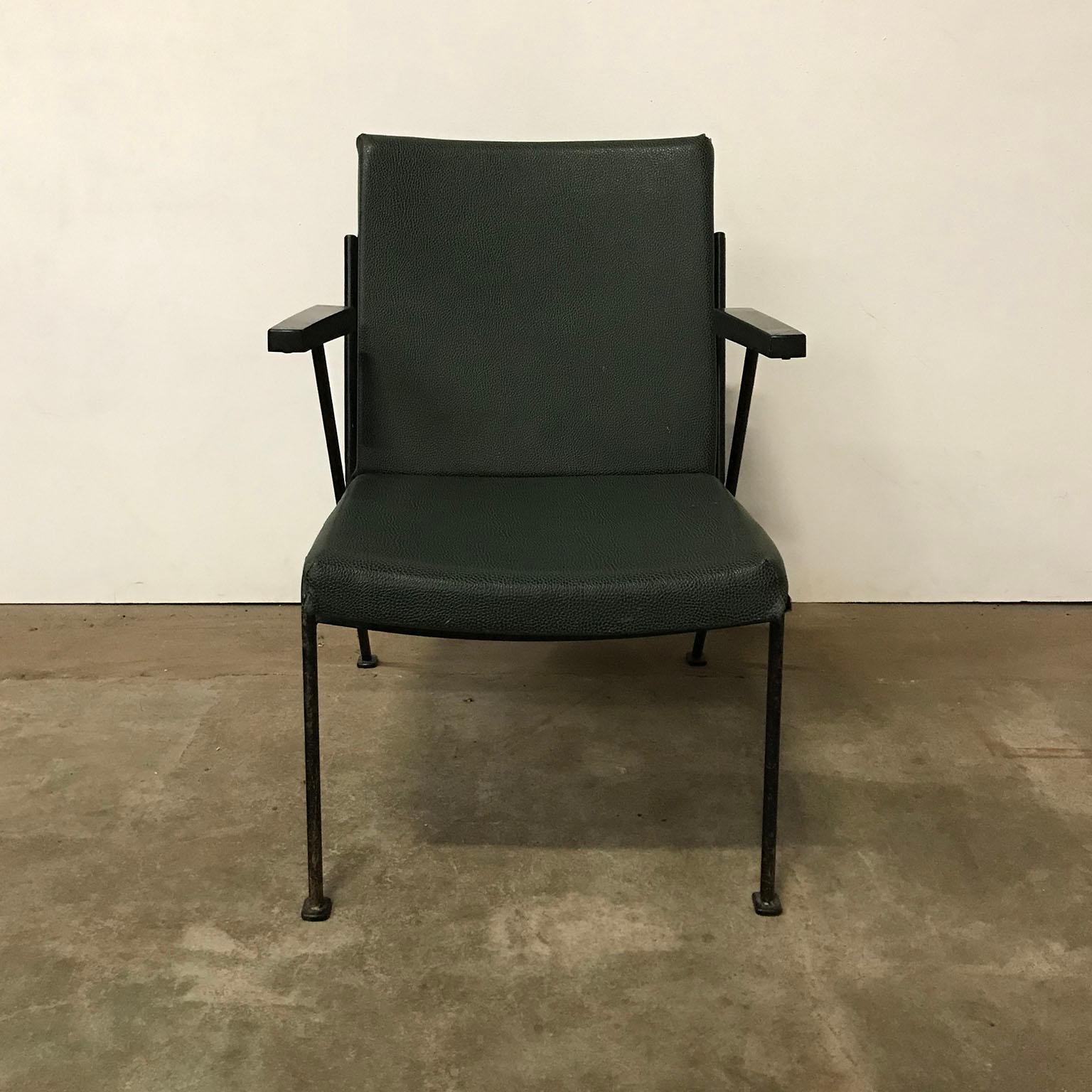 1959, Wim Rietveld for Ahrend de Cirkel, Oase Chair Original Green Leatherette  For Sale 2