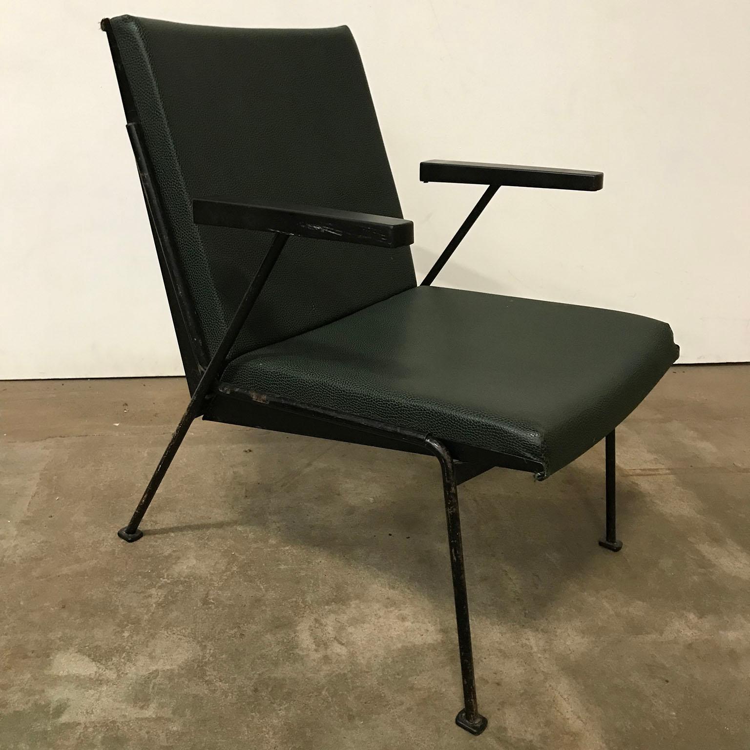 1959, Wim Rietveld for Ahrend de Cirkel, Oase Chair Original Green Leatherette  For Sale 3