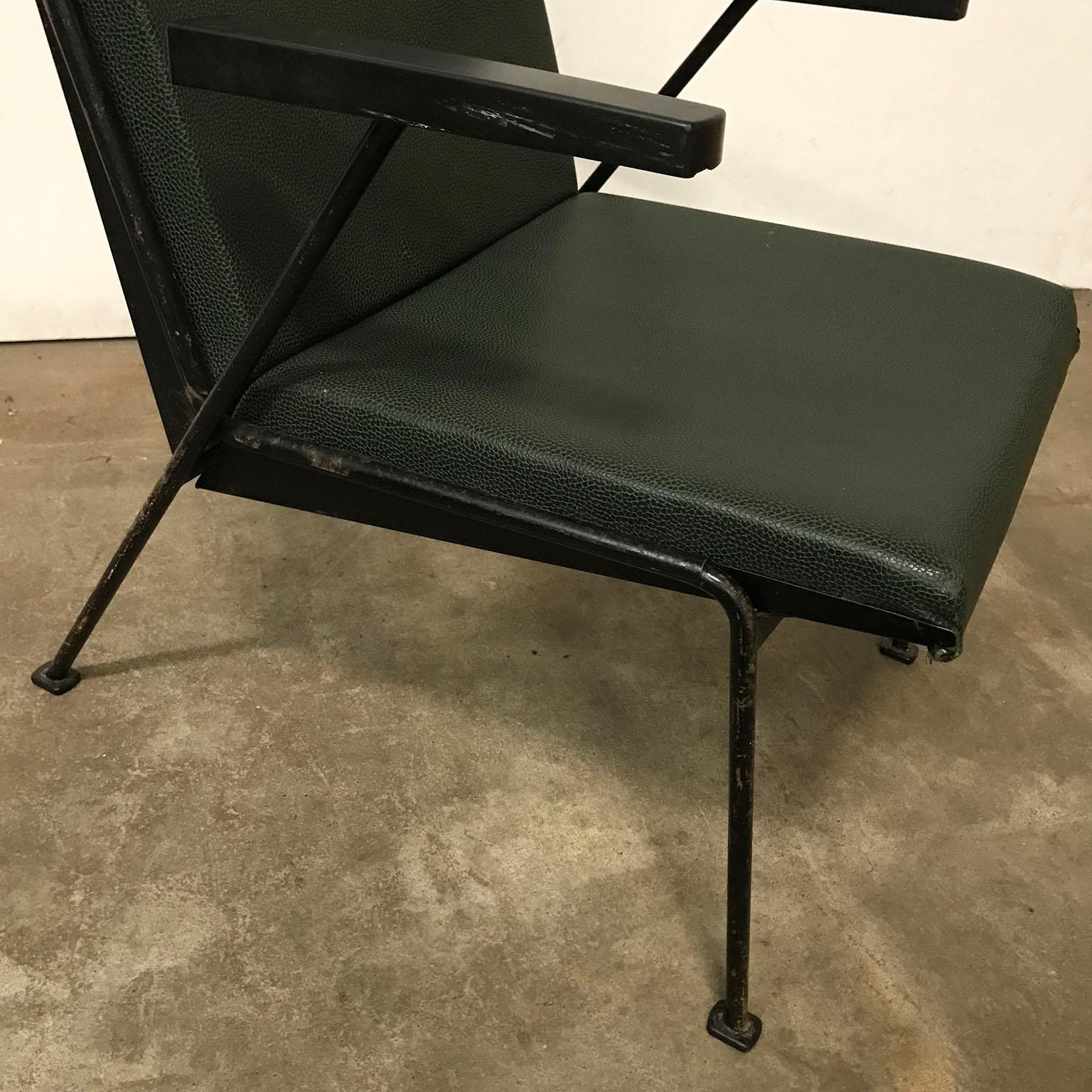 1959, Wim Rietveld for Ahrend de Cirkel, Oase Chair Original Green Leatherette  For Sale 4
