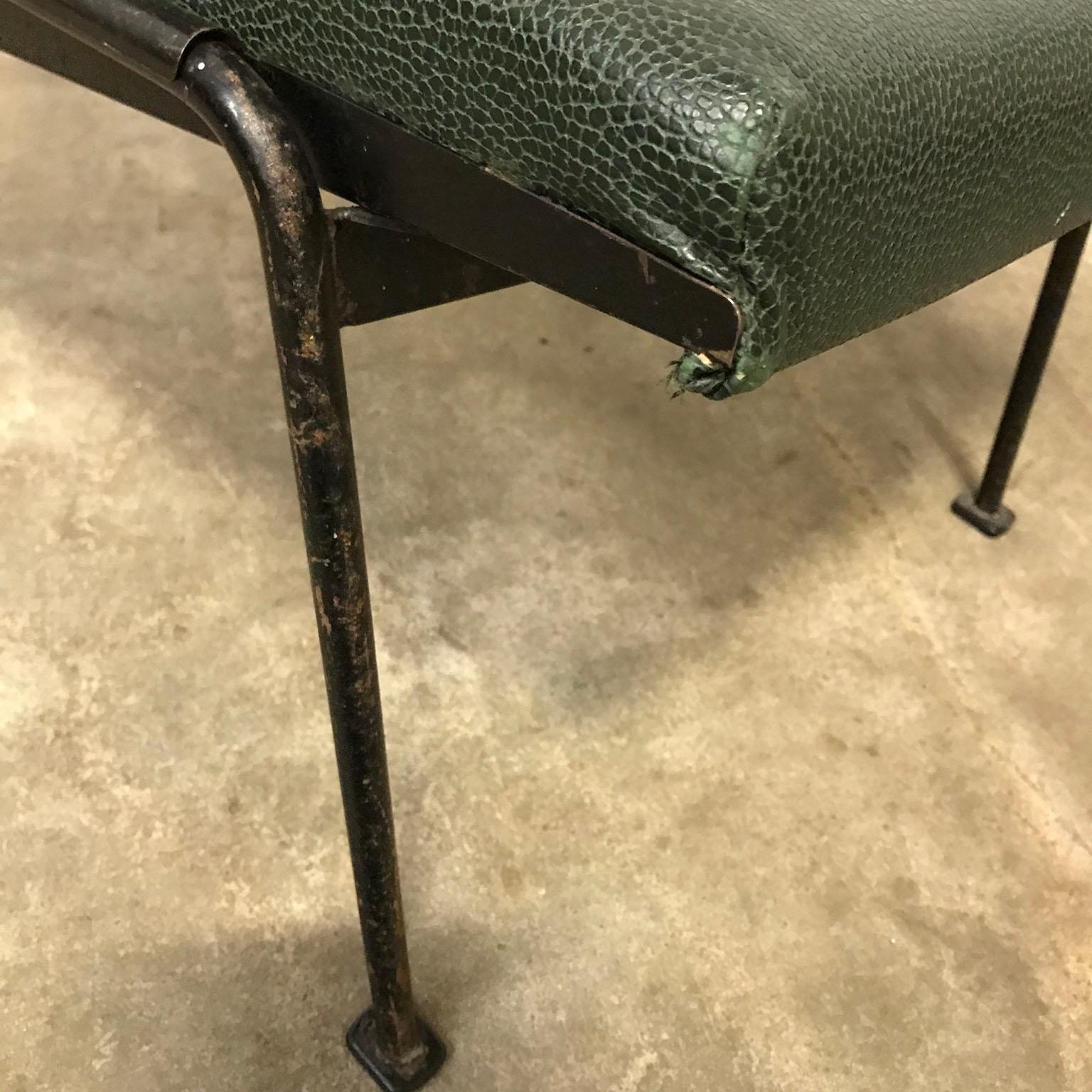 1959, Wim Rietveld for Ahrend de Cirkel, Oase Chair Original Green Leatherette  For Sale 5