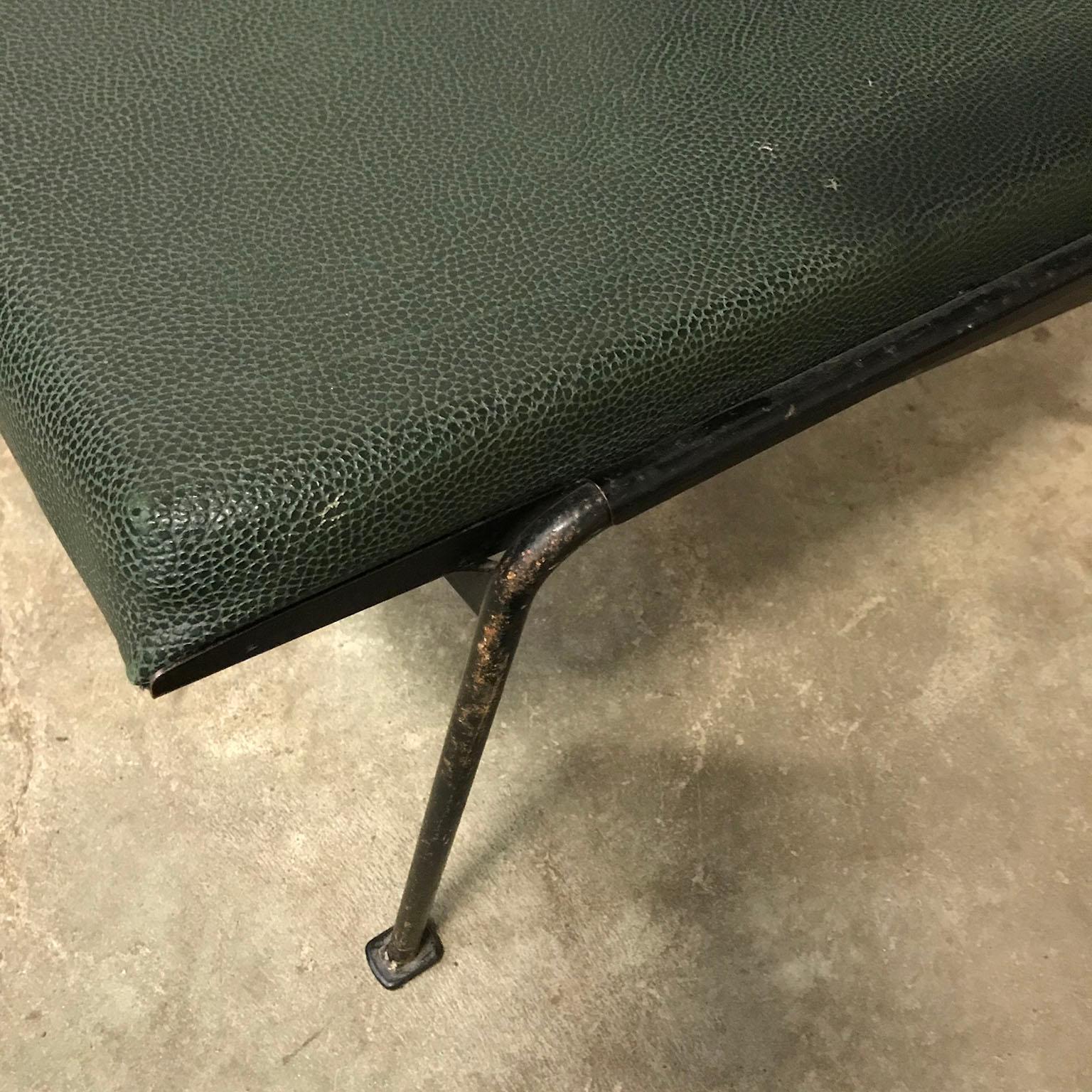1959, Wim Rietveld for Ahrend de Cirkel, Oase Chair Original Green Leatherette  For Sale 9