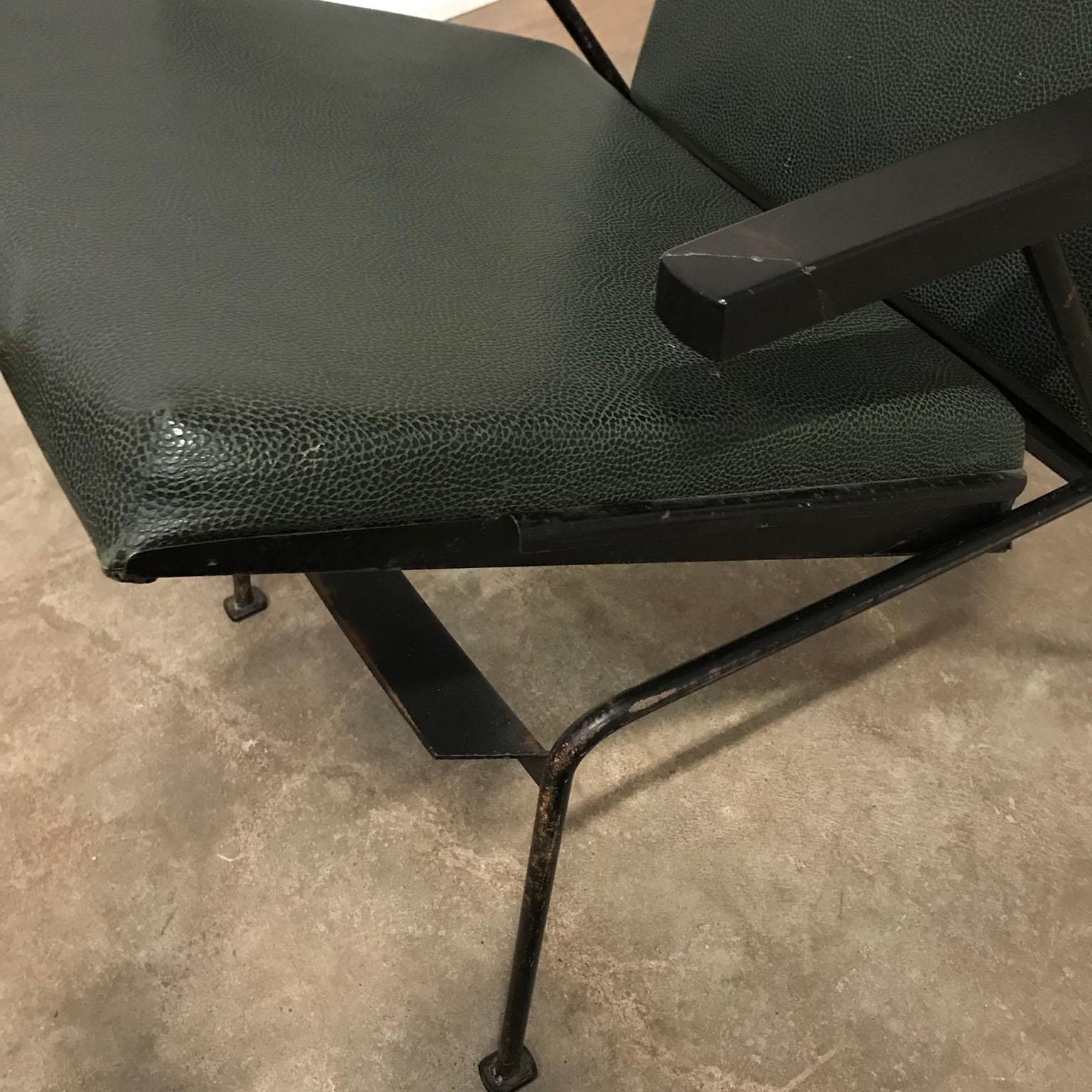 1959, Wim Rietveld for Ahrend de Cirkel, Oase Chair Original Green Leatherette  For Sale 10