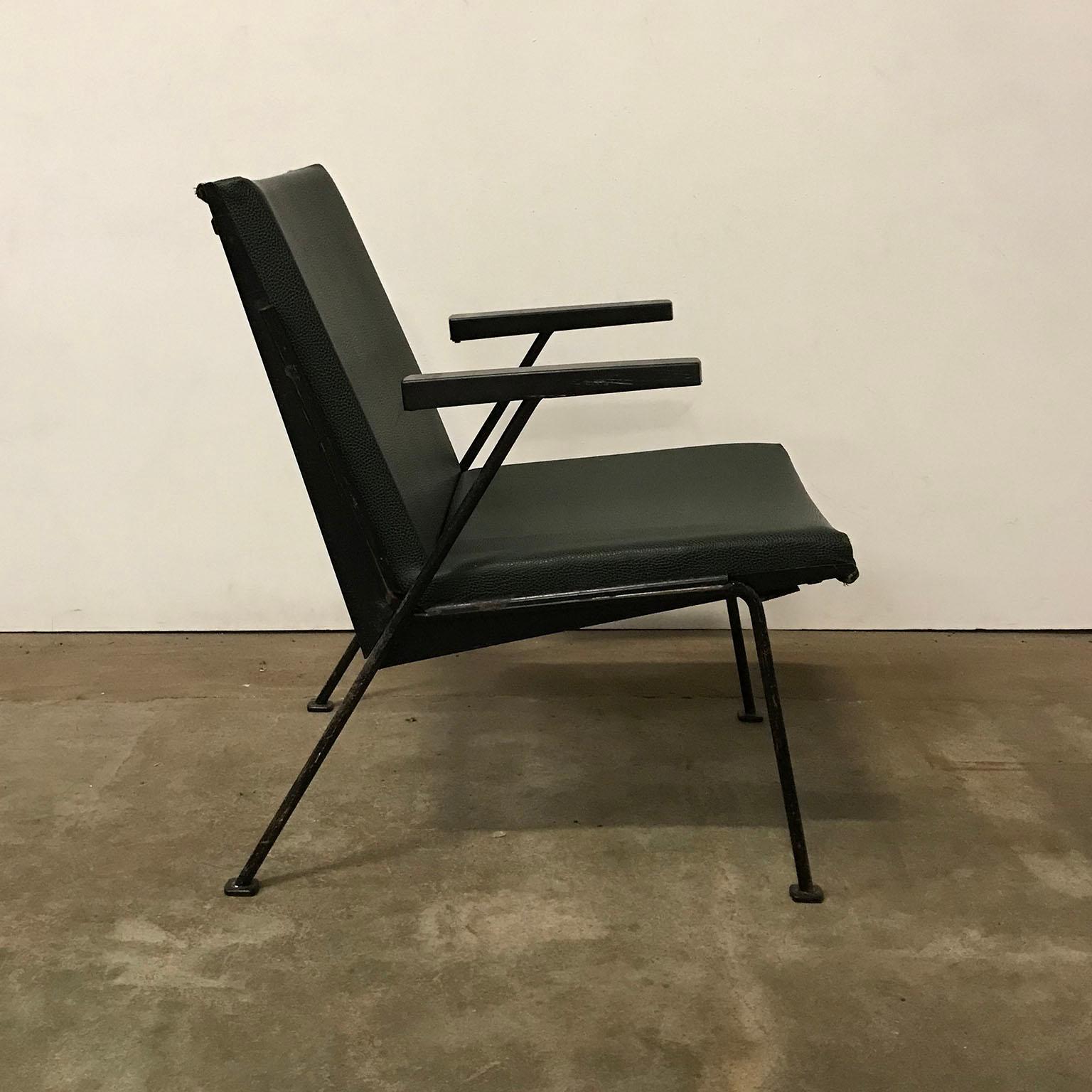 Mid-Century Modern 1959, Wim Rietveld for Ahrend de Cirkel, Oase Chair Original Green Leatherette  For Sale