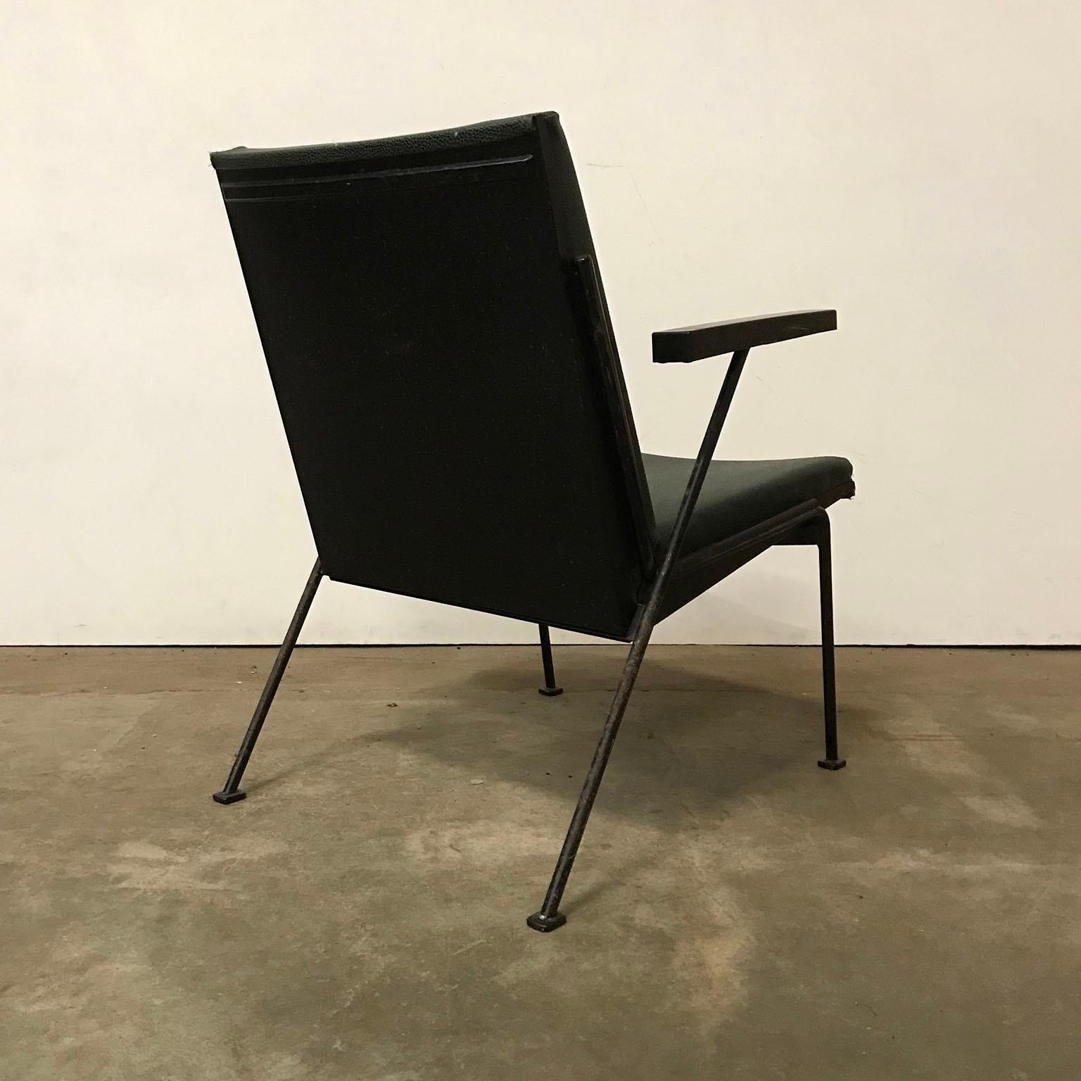 Dutch 1959, Wim Rietveld for Ahrend de Cirkel, Oase Chair Original Green Leatherette  For Sale