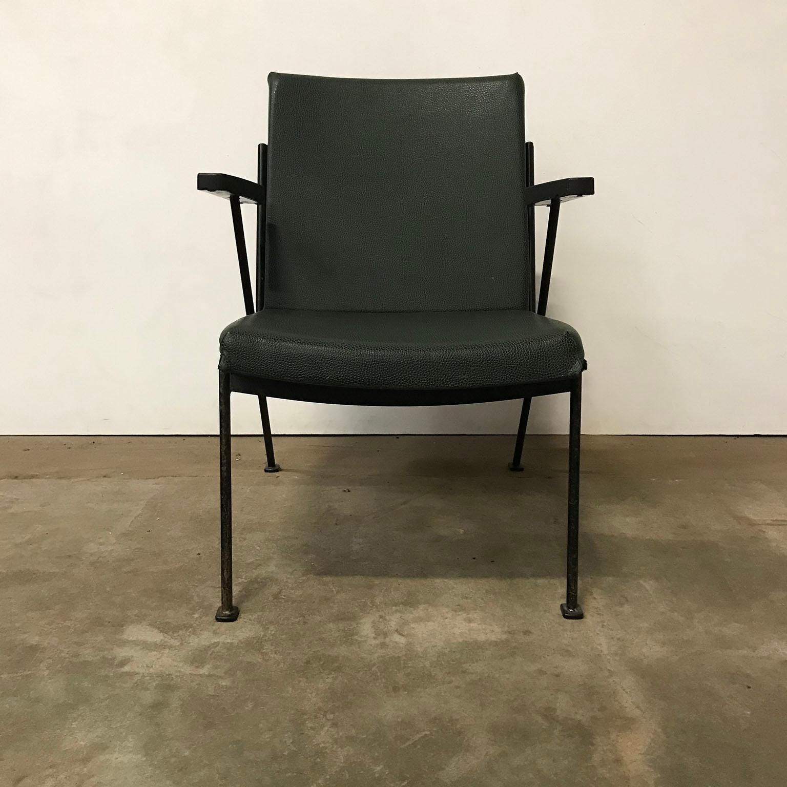 1959, Wim Rietveld for Ahrend de Cirkel, Oase Chair Original Green Leatherette  For Sale 1