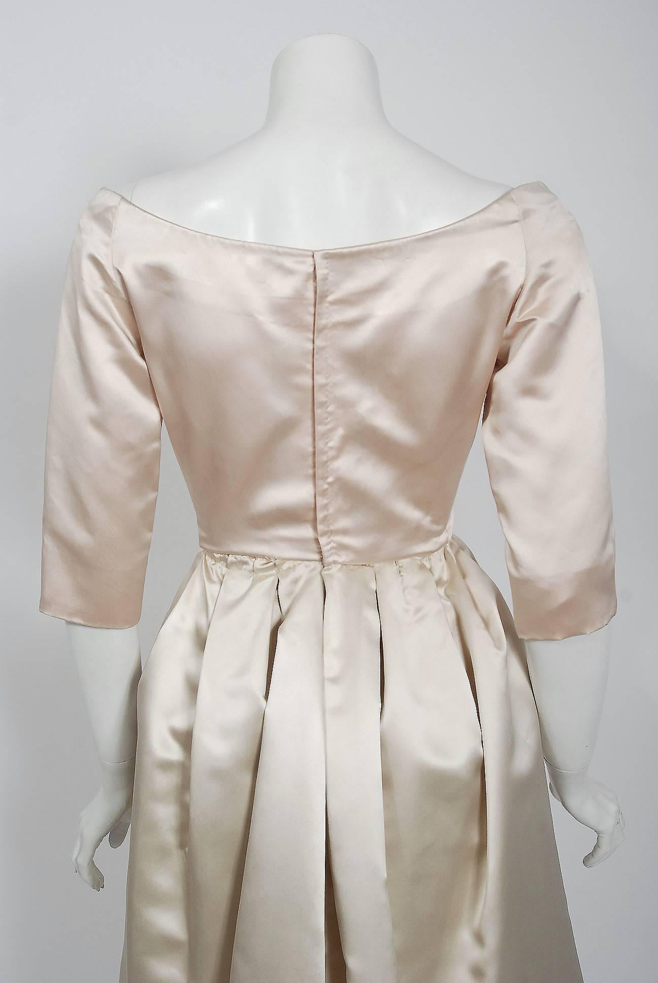  Vintage 1959 Yves Saint Laurent for Christian Dior Haute-Couture Satin Dress Pour femmes 