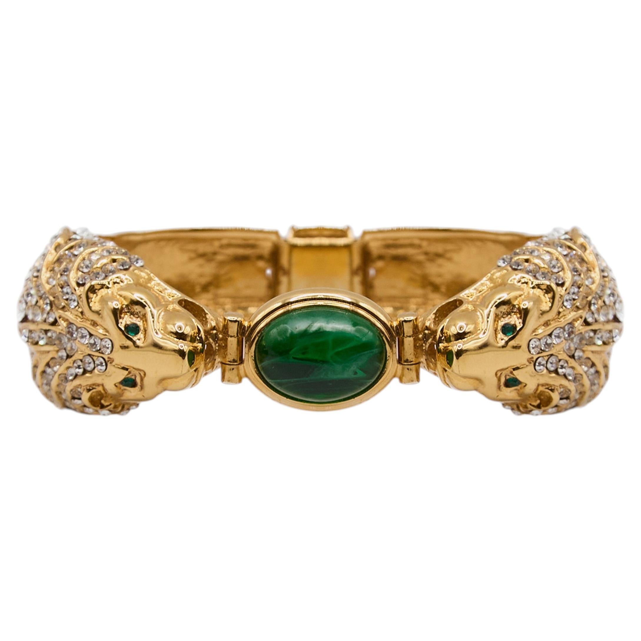 Bracciale rigido vintage degli anni '50 di Bijoux Cascio con teste di leone e cristalli