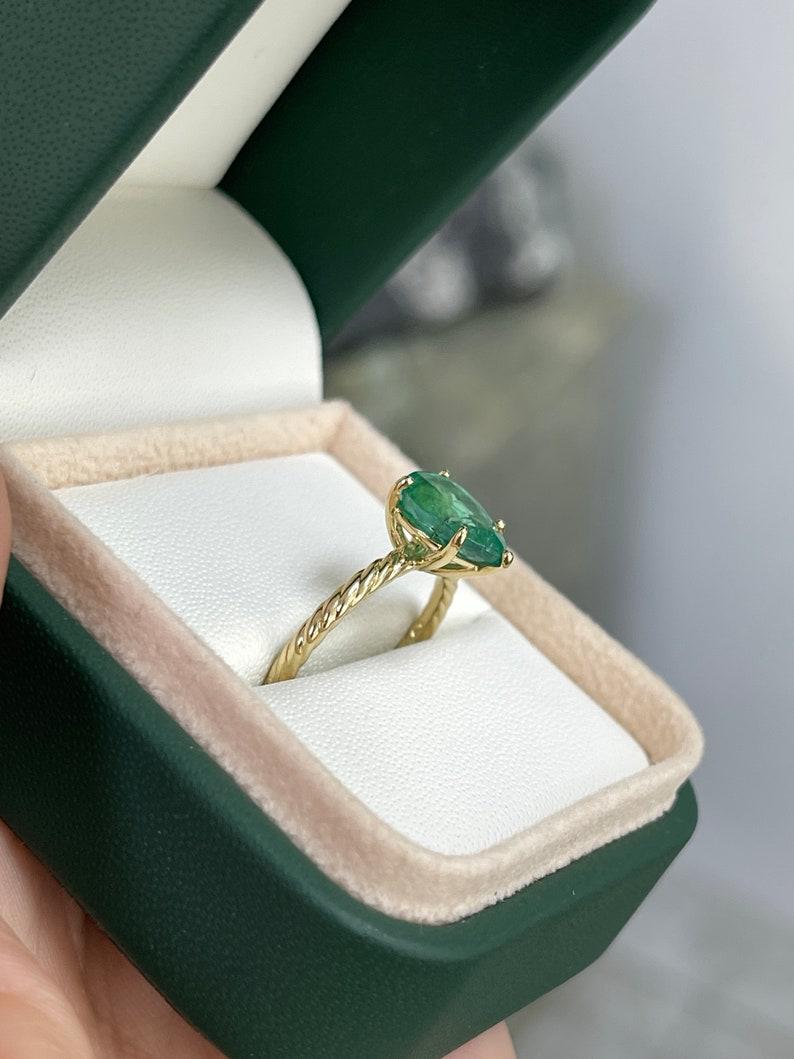 1.95ct 14K Pear Cut Emerald Solitaire Ring - Lush Green Twisted Band Yellow Gold In New Condition For Sale In Jupiter, FL
