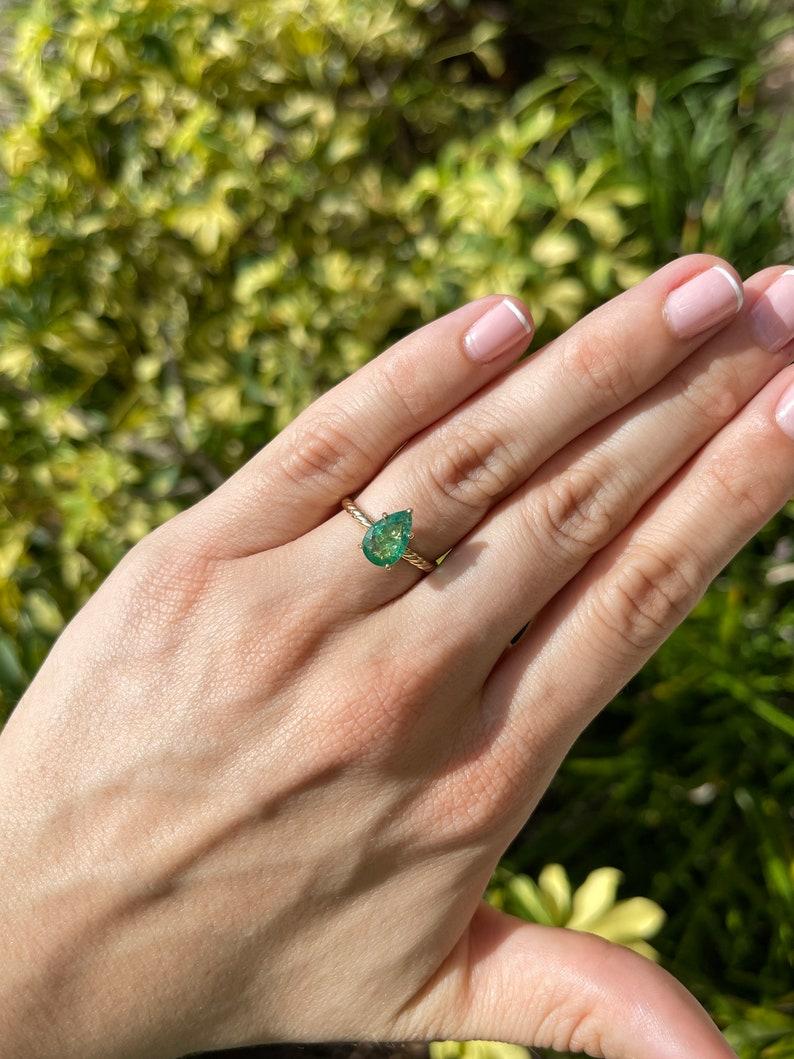1.95ct 14K Pear Cut Emerald Solitaire Ring - Lush Green Twisted Band Yellow Gold For Sale 2