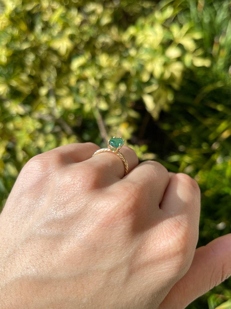1.95ct 14K Pear Cut Emerald Solitaire Ring - Lush Green Twisted Band Yellow Gold For Sale 4