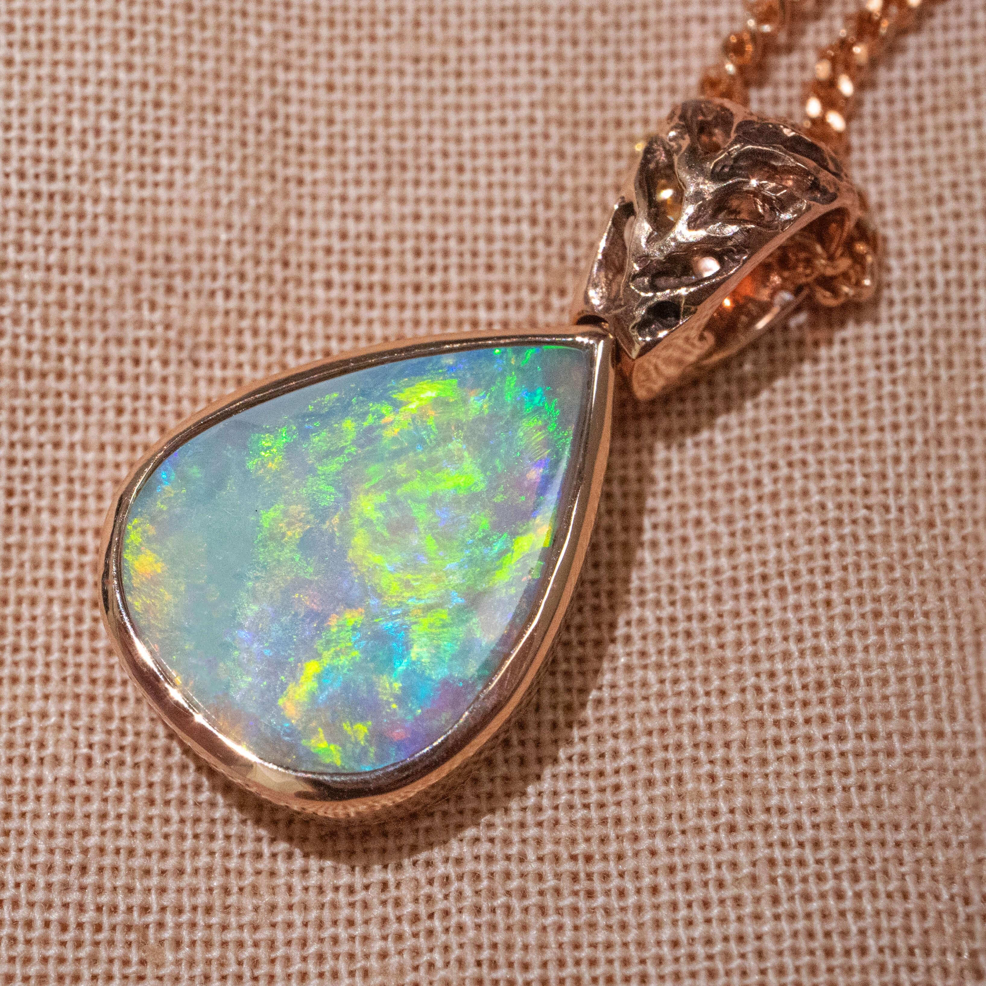 1.95 Carat Australian Crystal Opal & 18k Rose Gold Necklace In New Condition For Sale In MAIN BEACH, QLD