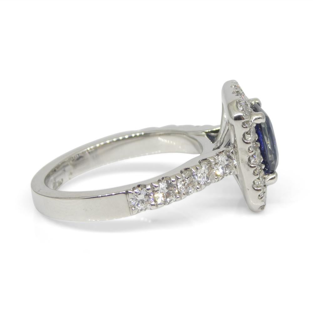 Bague de fiançailles/de statut en or blanc 18 carats avec saphir bleu de 1,95 carat et diamants en vente 4